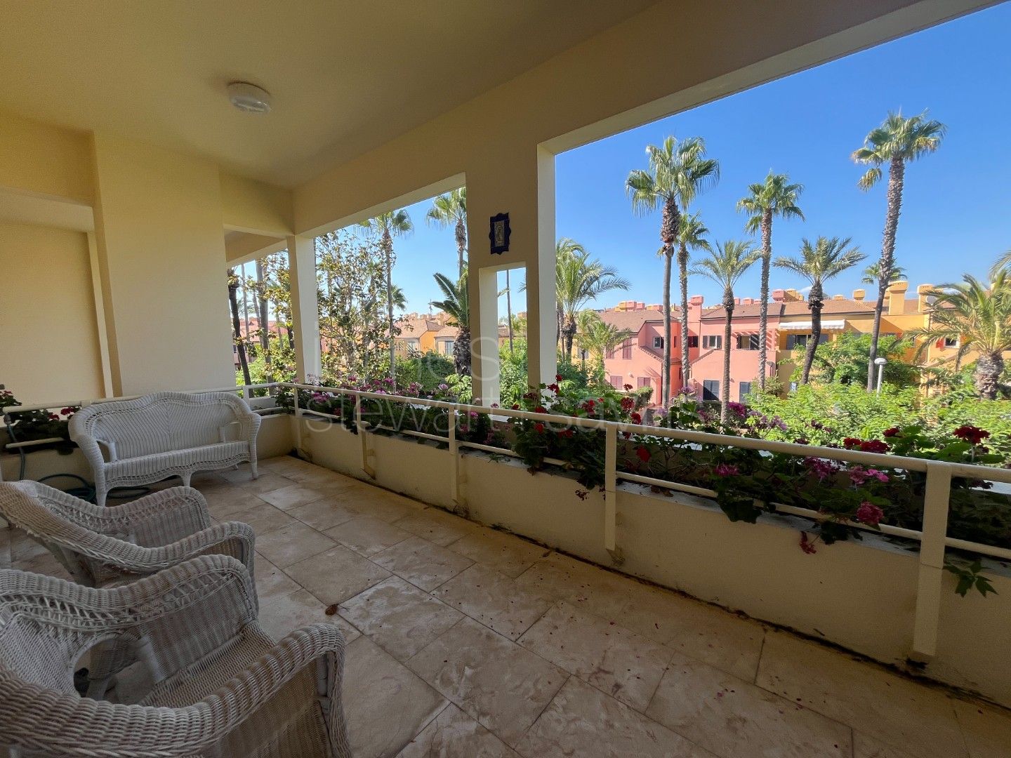 Apartment with Sea Views in One of the Best Buildings in Sotogrande Playa