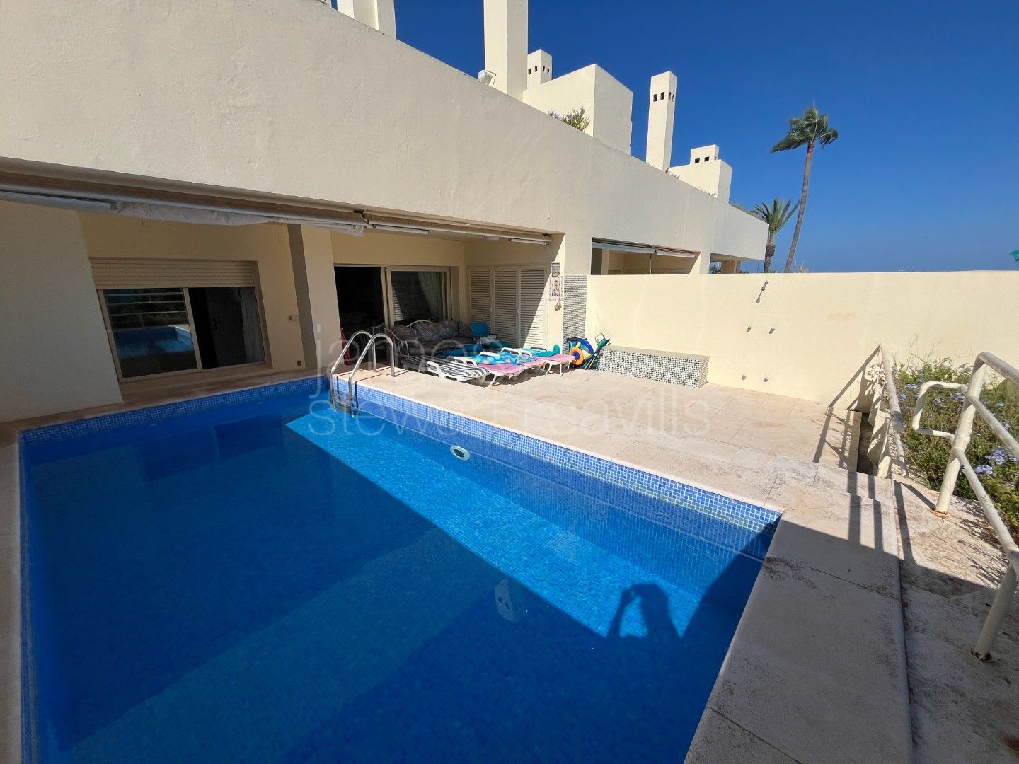 Apartment with Sea Views in One of the Best Buildings in Sotogrande Playa