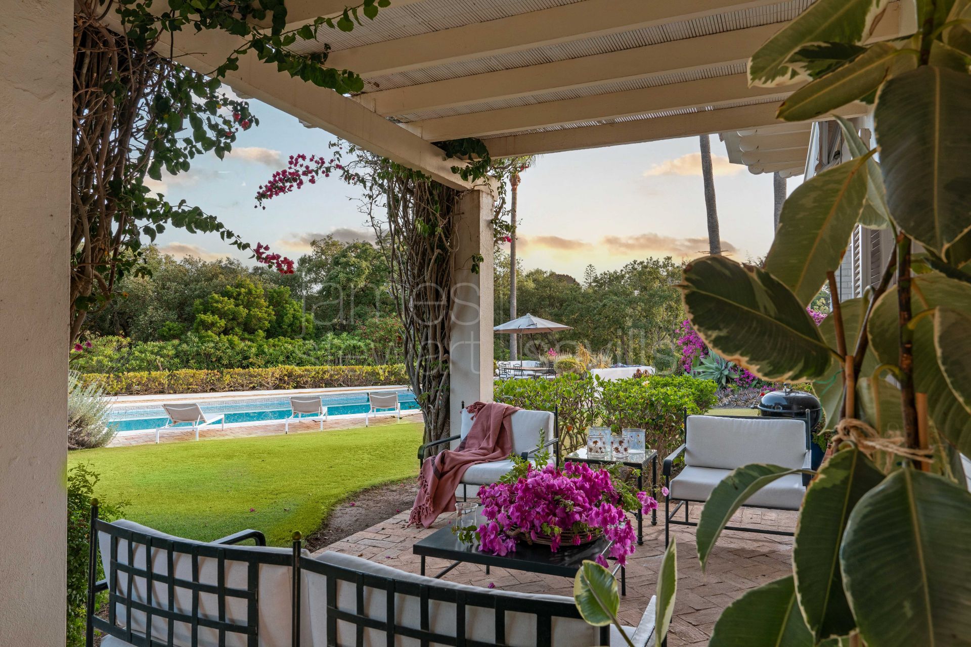 Excelente Villa en Sotogrande Costa, Cerca de la Playa y Campos de Golf