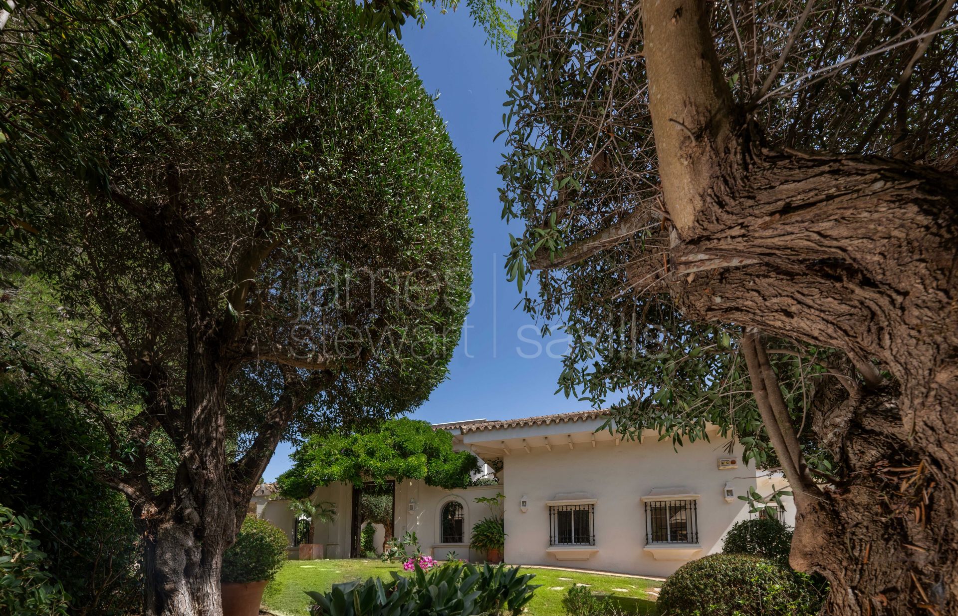 Excelente Villa en Sotogrande Costa, Cerca de la Playa y Campos de Golf