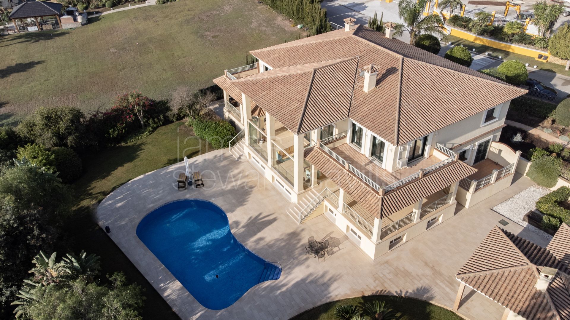 Spacious Family Villa in Sotogrande Alto