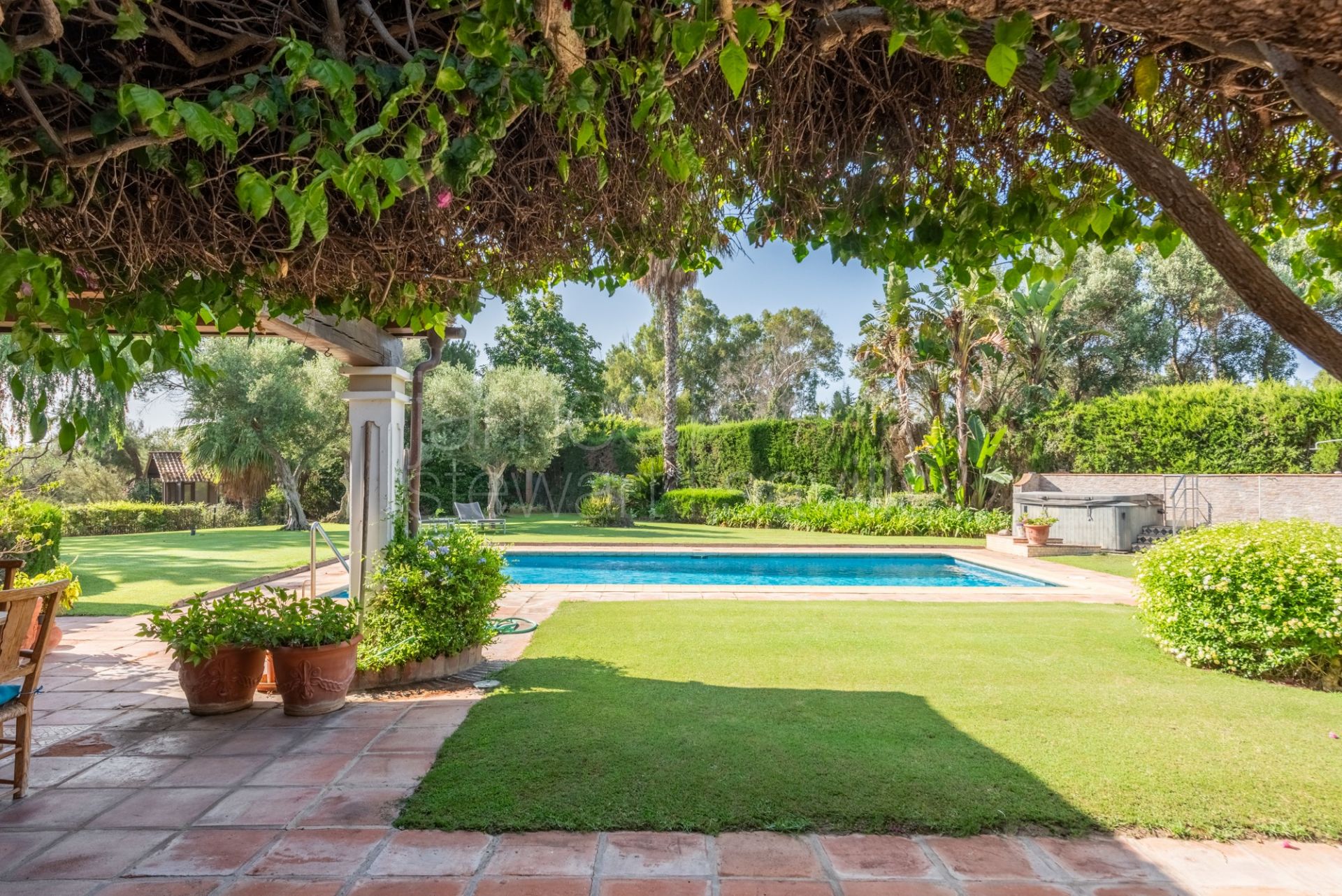 Villa for Sale in the Kings & Queens close to the Guadiaro River in Sotogrande