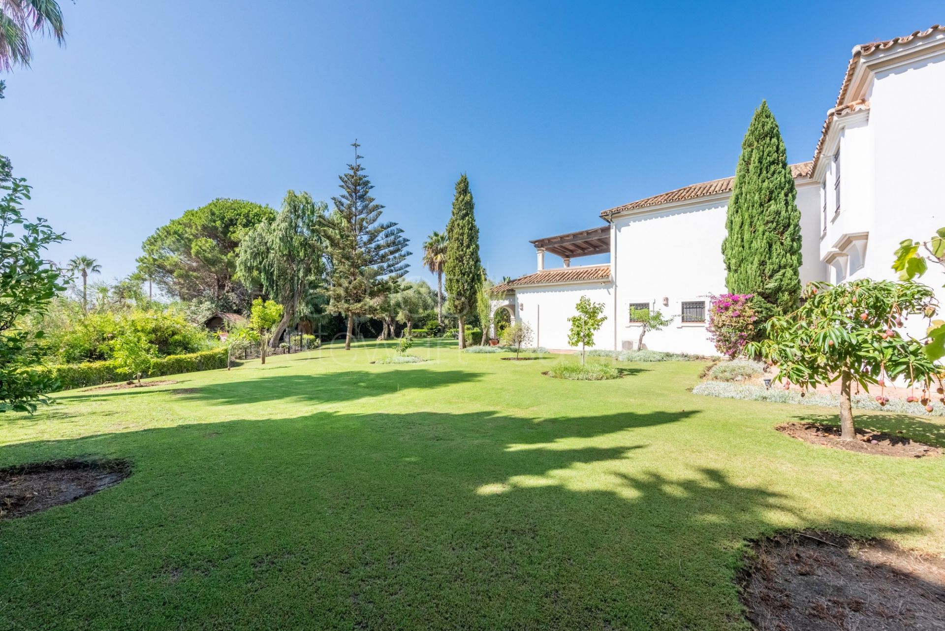 Villa for Sale in the Kings & Queens close to the Guadiaro River in Sotogrande