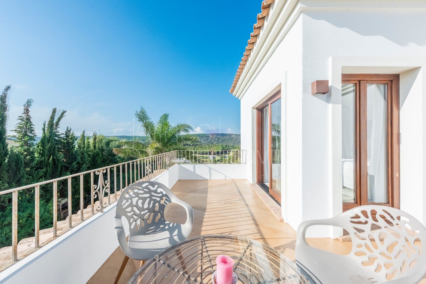 Renovated Sotogrande Alto Villa for Sale with Almenara Lake and Golf Views