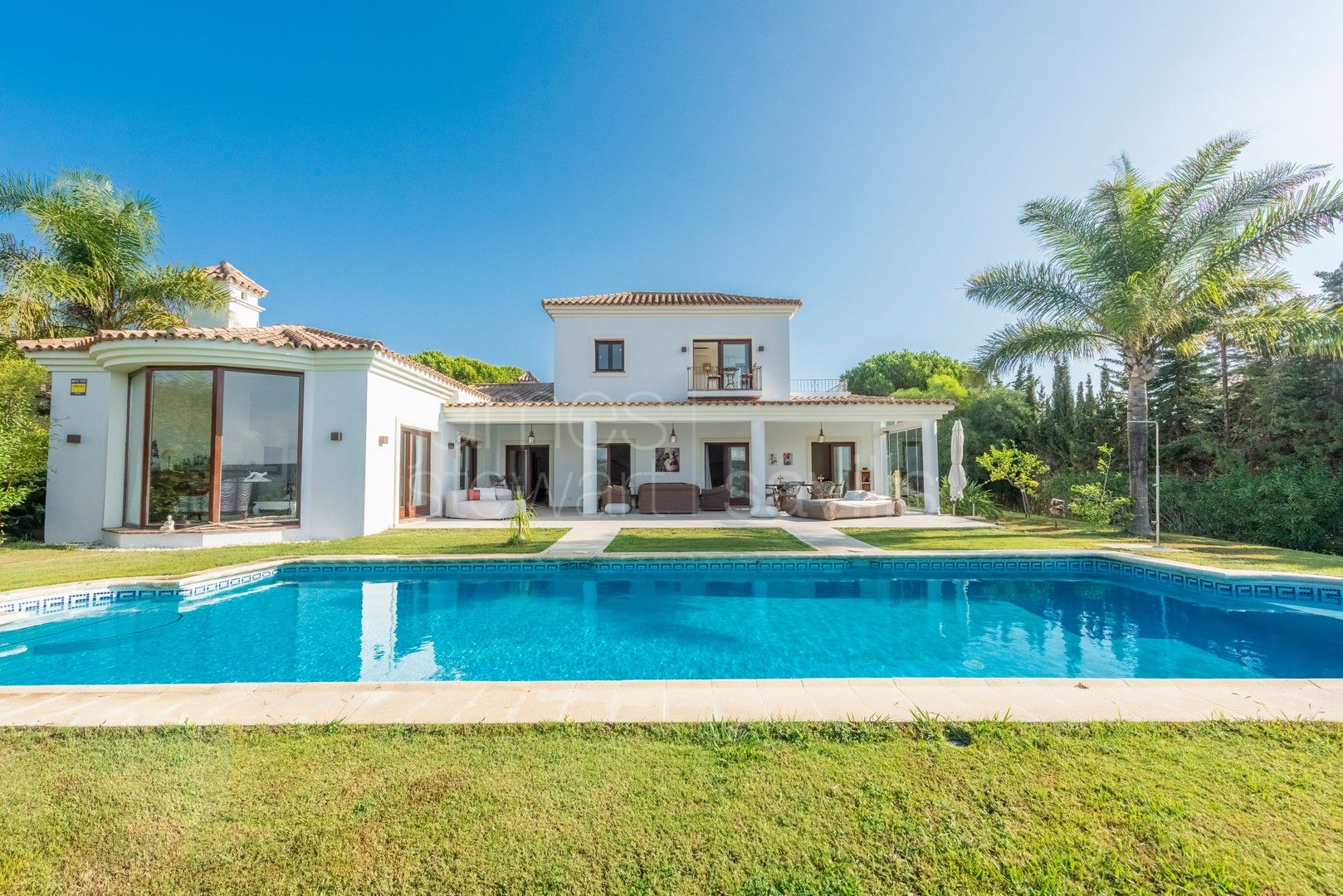 Renovated Sotogrande Alto Villa for Sale with Almenara Lake and Golf Views