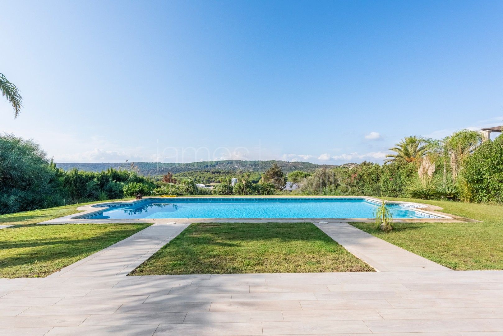 Renovated Sotogrande Alto Villa for Sale with Almenara Lake and Golf Views