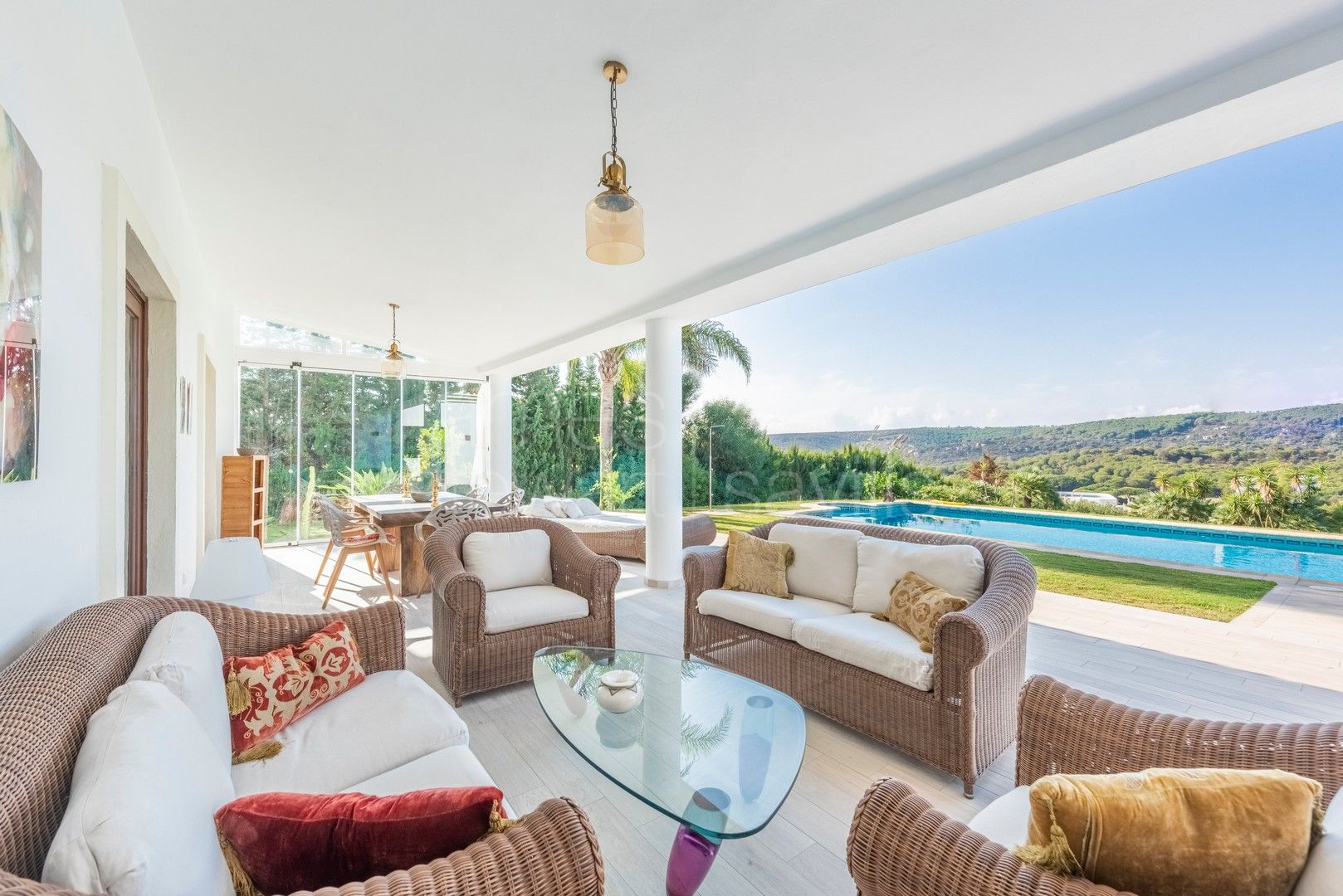 Renovated Sotogrande Alto Villa for Sale with Almenara Lake and Golf Views