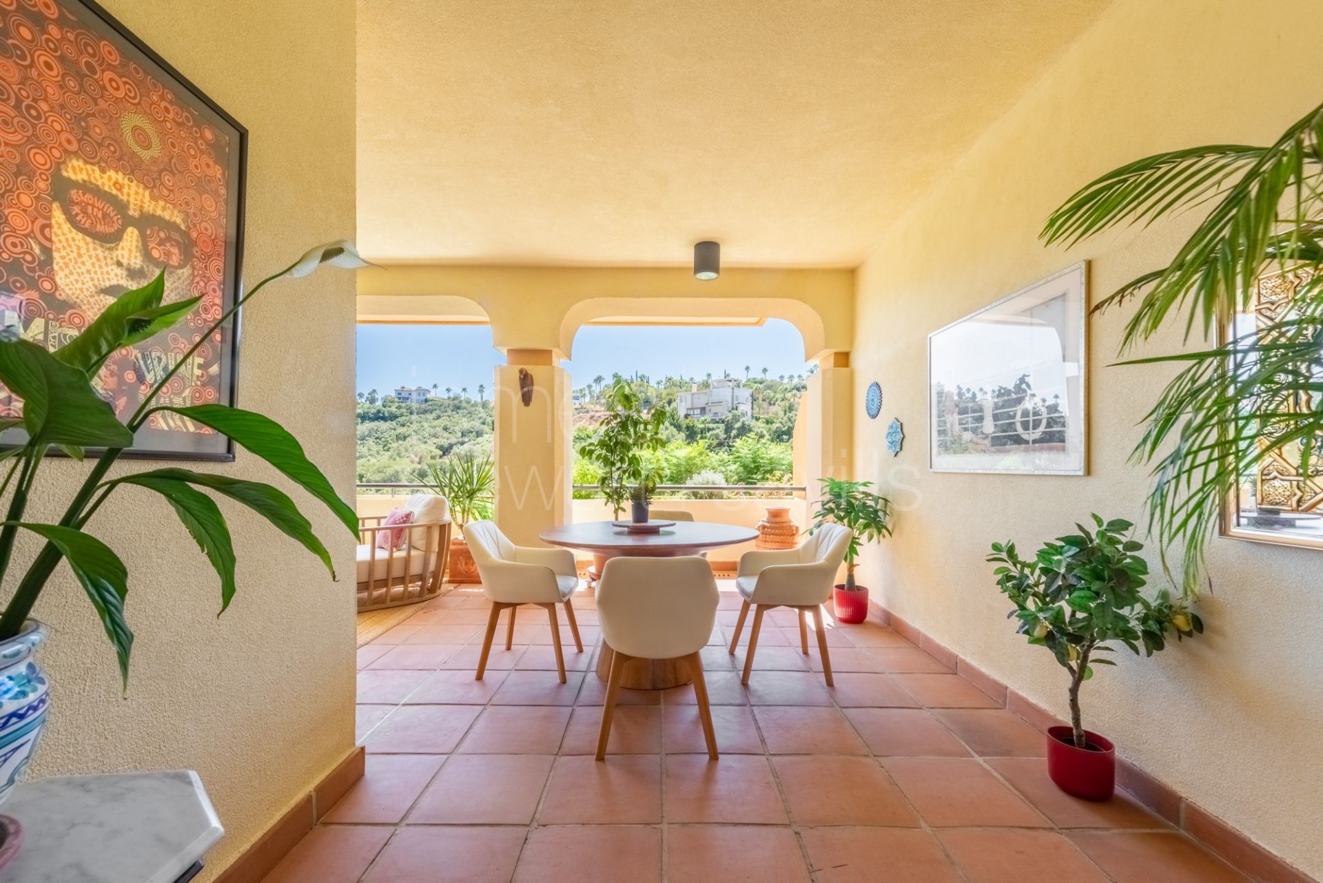 Apartamento elegante, amplio y luminoso con vistas panorámicas a la naturaleza