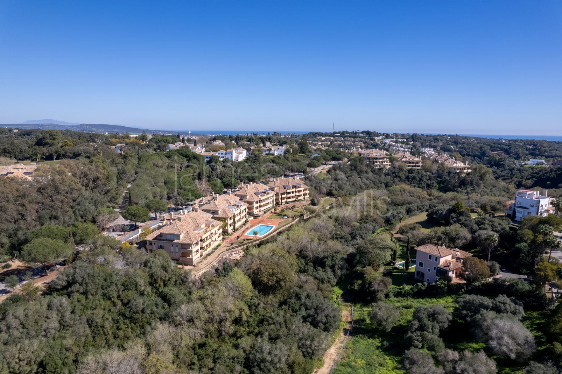 Apartamento elegante, amplio y luminoso con vistas panorámicas a la naturaleza