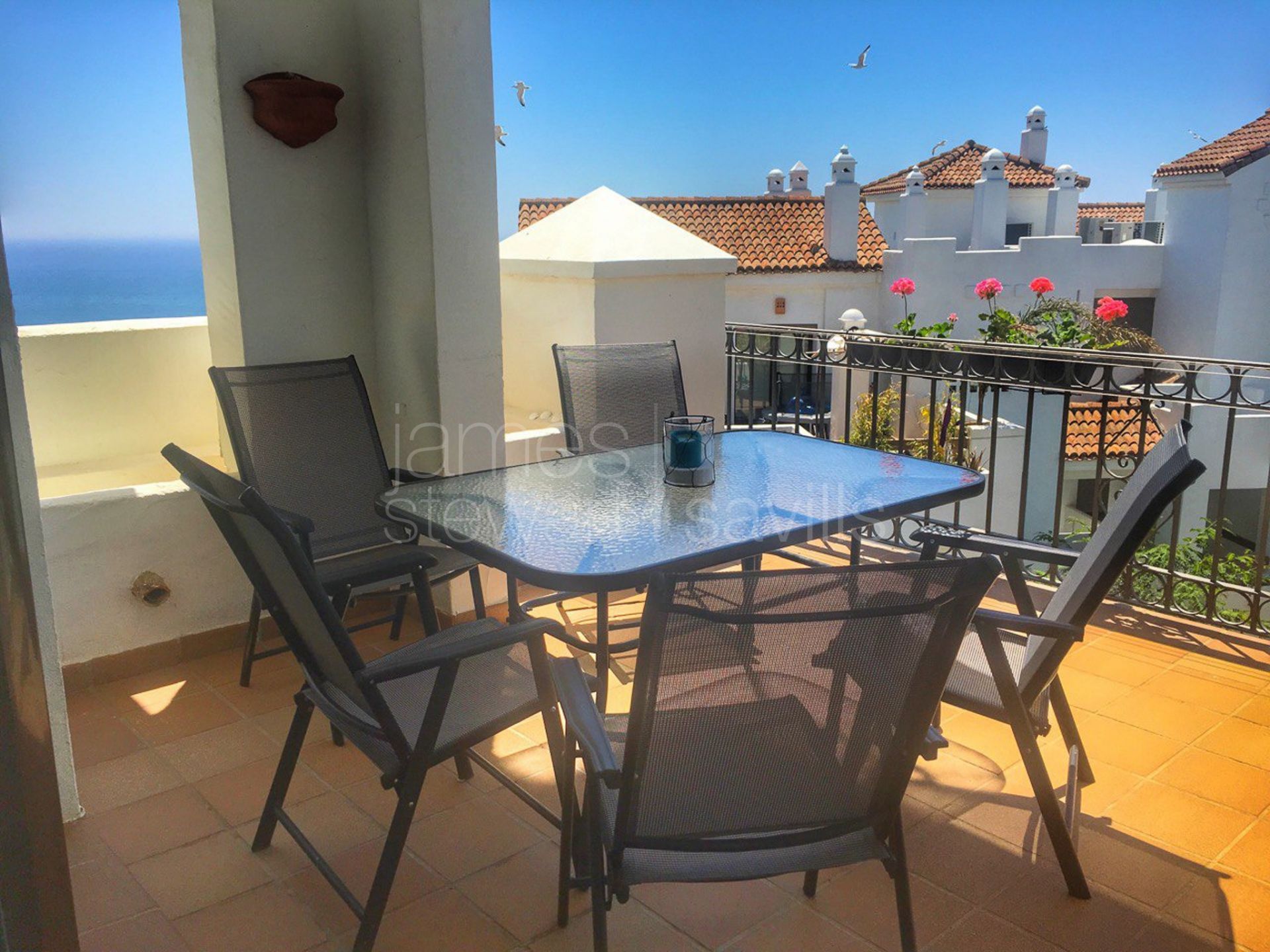 Apartamento de 2 dormitorios con vistas al mar en La Alcaidesa