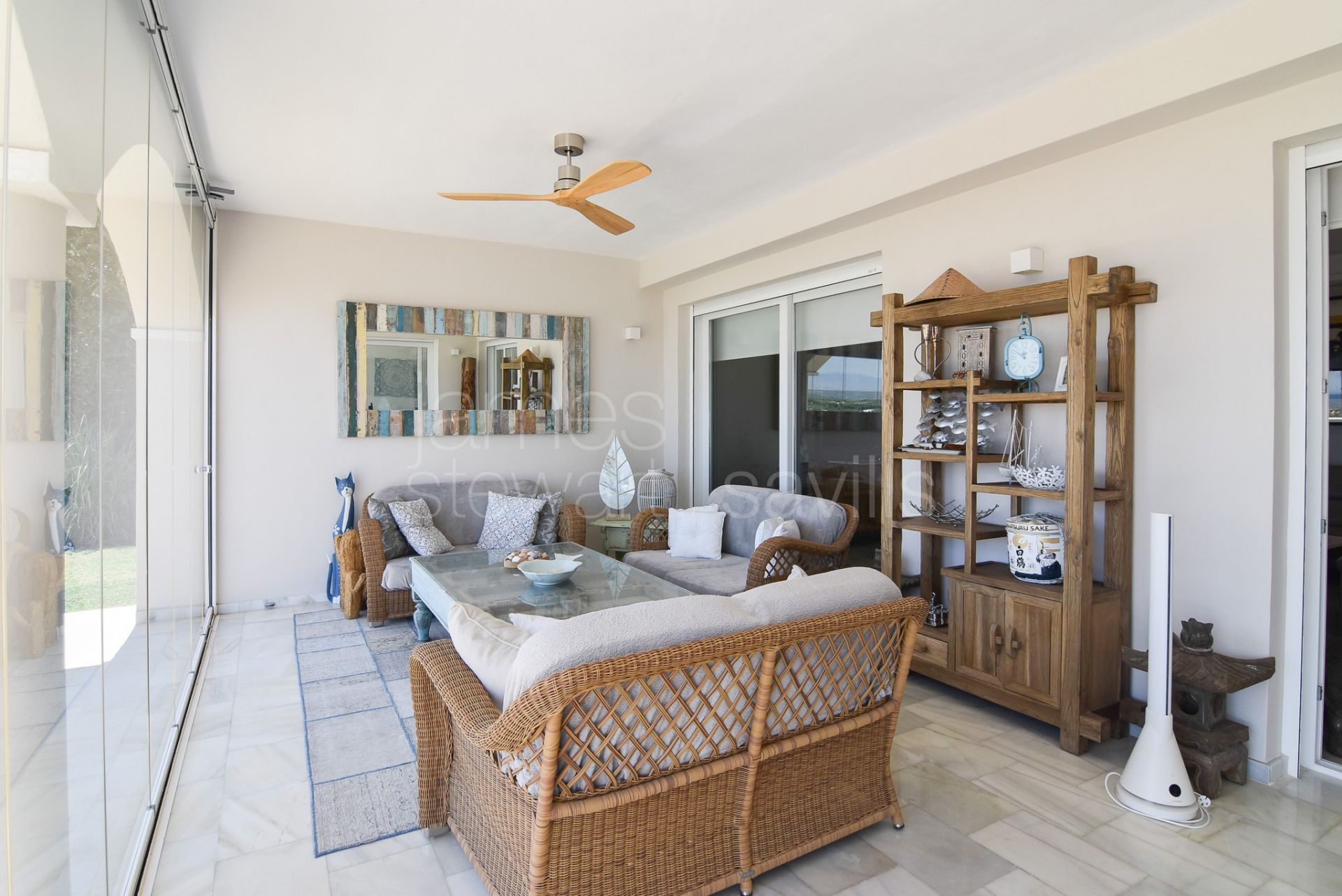 Truly stunning 120º panoramic golf and sea views from all floors