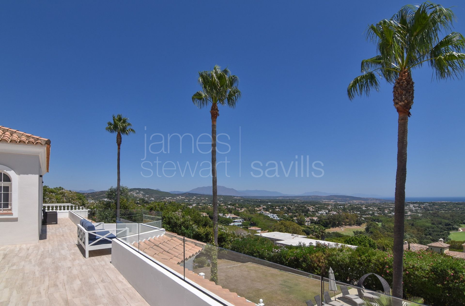 Truly stunning 120º panoramic golf and sea views from all floors