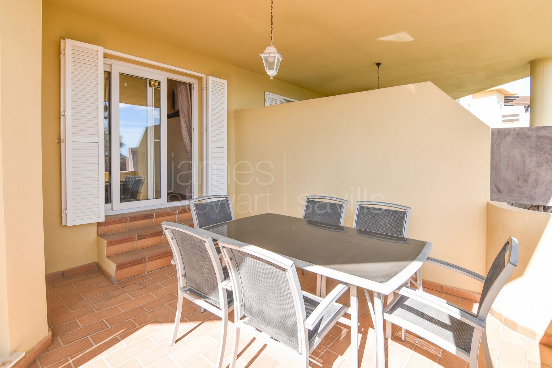 Three-Storey Townhouse with Solarium, Sea Views, and Versatile Basement Space in Hoyo 1, Pueblo Nuevo de Guadiaro.