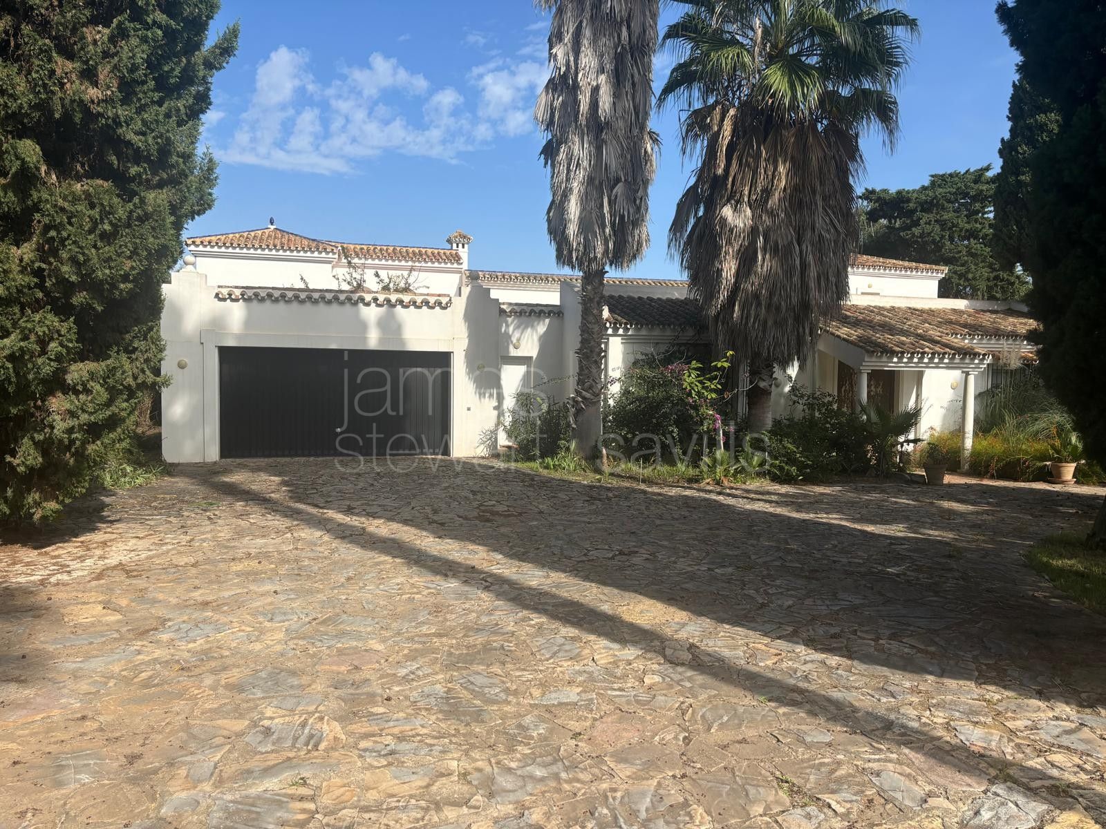 Parcela Exclusiva en Primera Línea del Río para Villa Personalizada en Reyes y Reinas, Sotogrande Costa