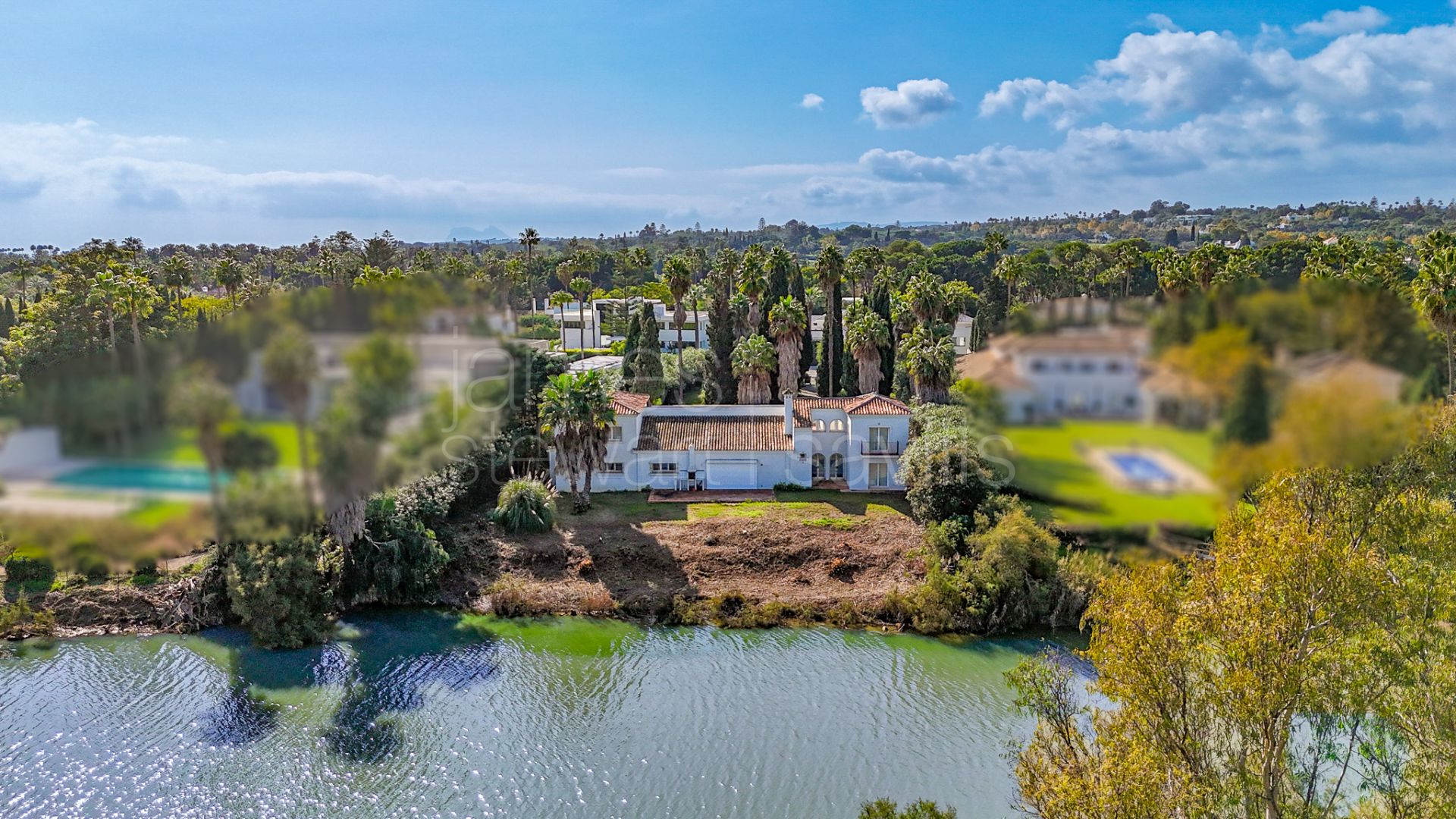 Parcela Exclusiva en Primera Línea del Río para Villa Personalizada en Reyes y Reinas, Sotogrande Costa