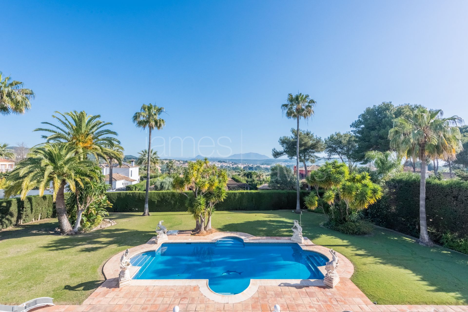 Spacious Villa with Panoramic Views for Sale in Sotogrande Costa's B Zone