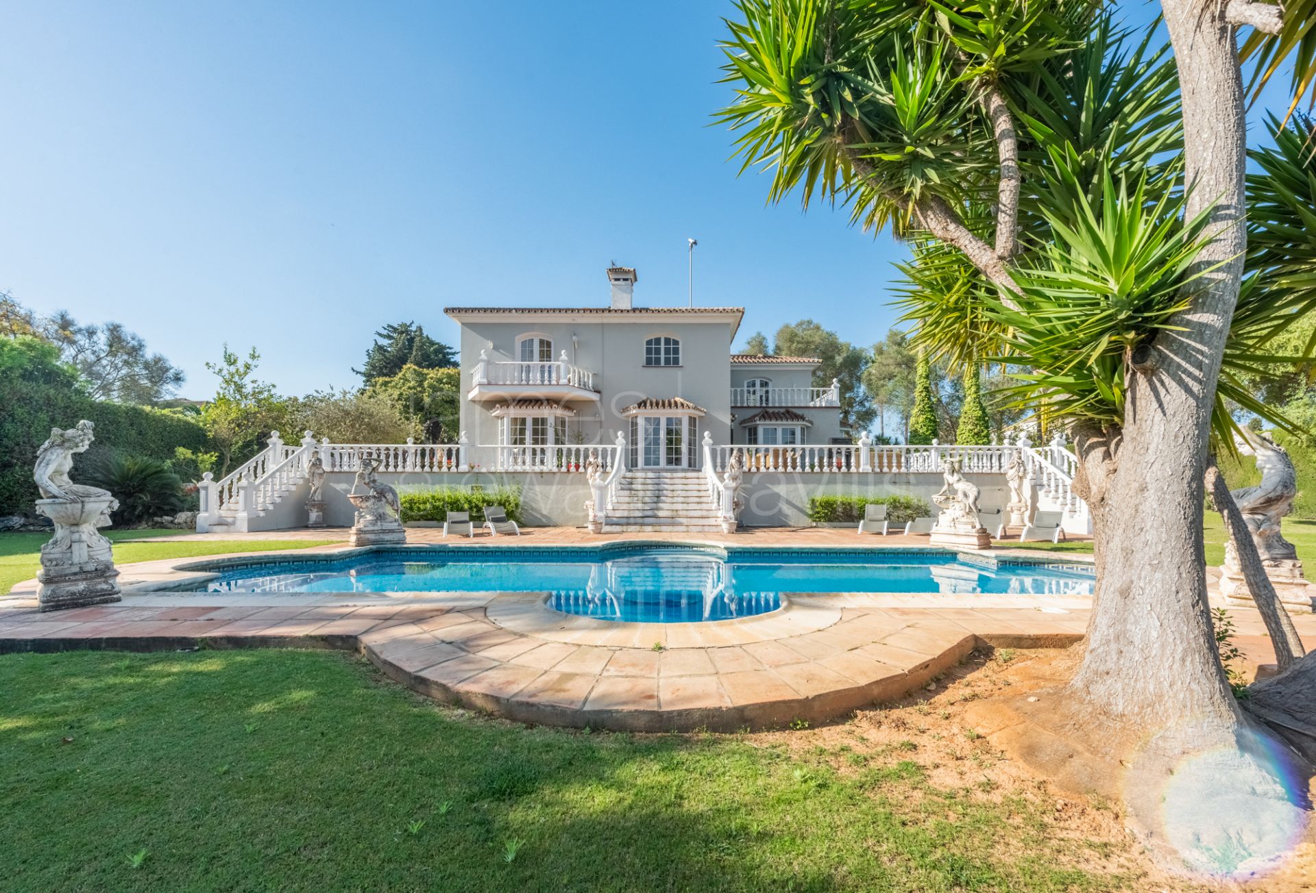 Spacious Villa with Panoramic Views for Sale in Sotogrande Costa's B Zone