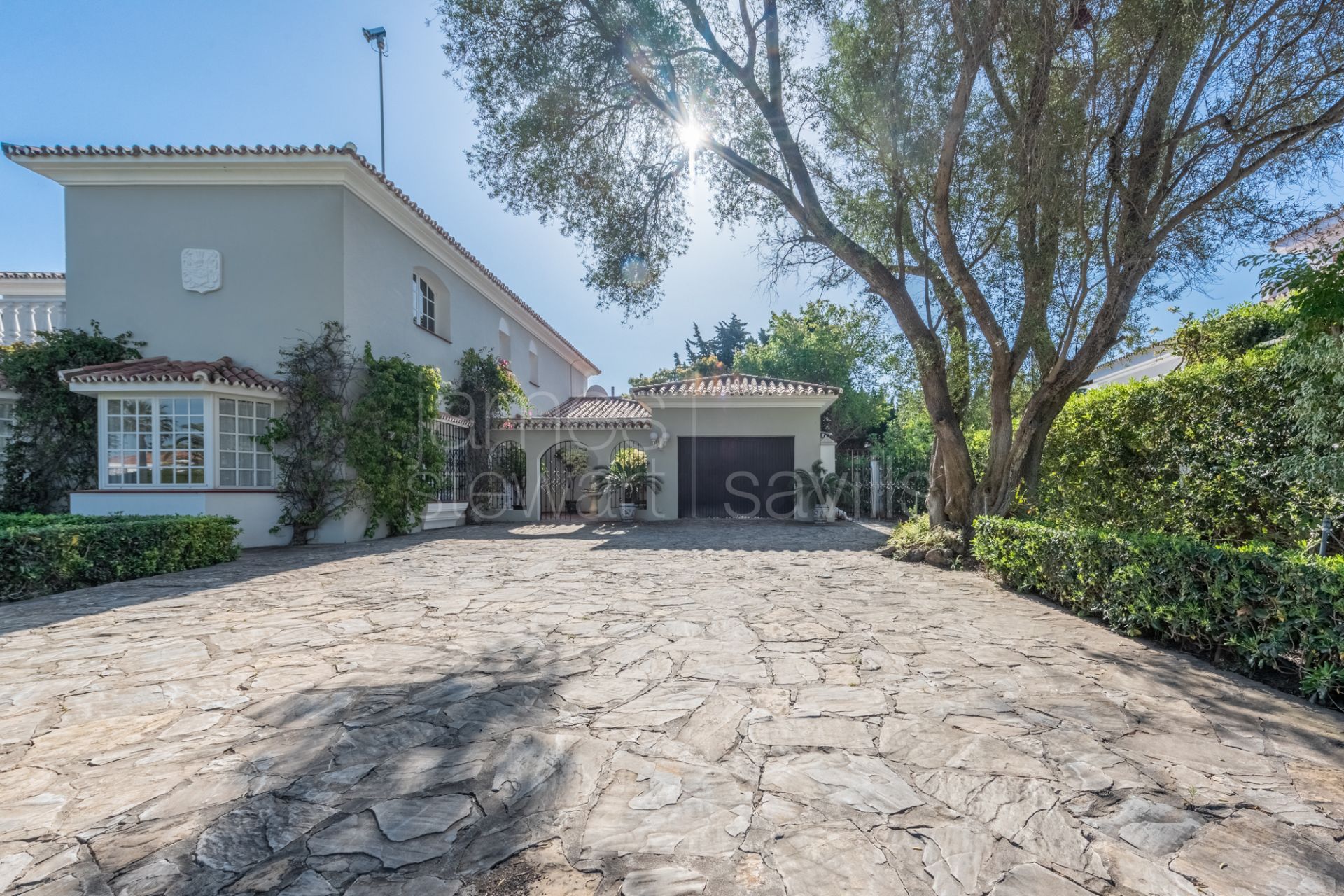 Spacious Villa with Panoramic Views for Sale in Sotogrande Costa's B Zone