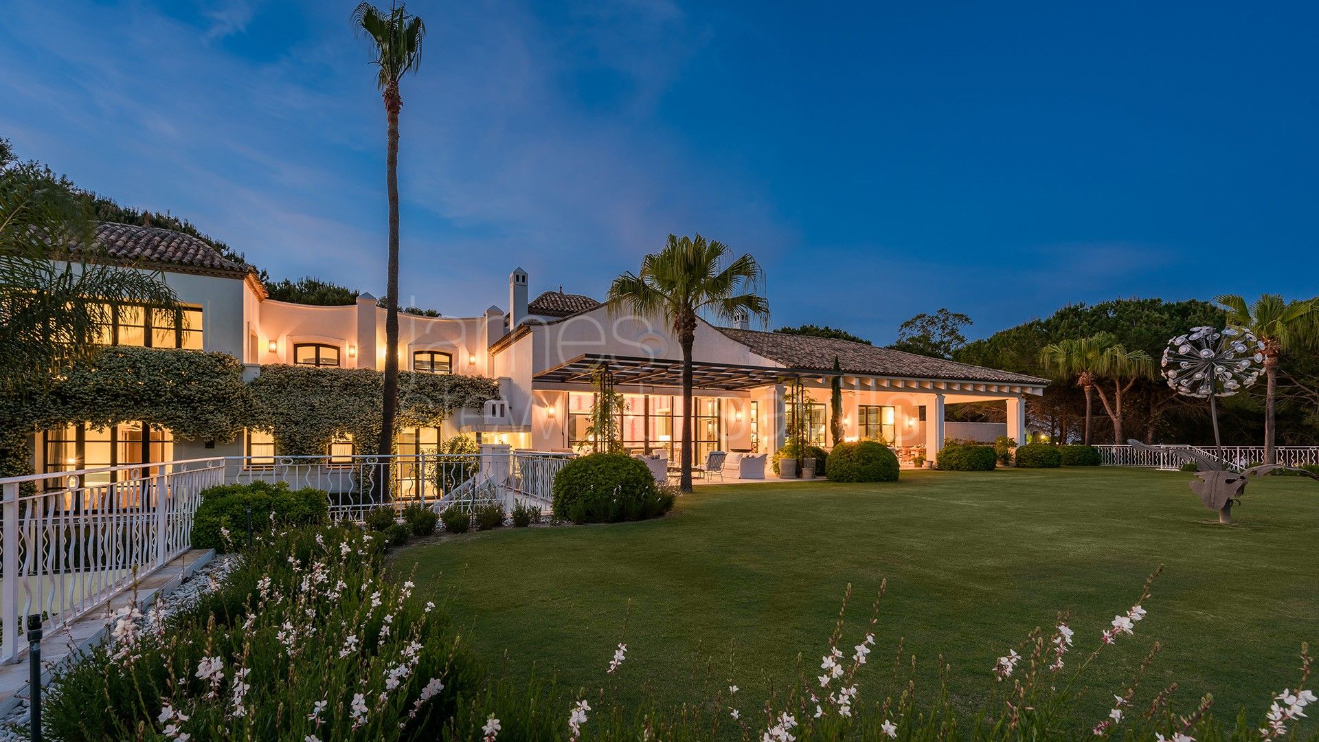 Cortijo El Olivo: Luxurious, Discrete and Elegant Villa wih views to the Almenara Golf Course