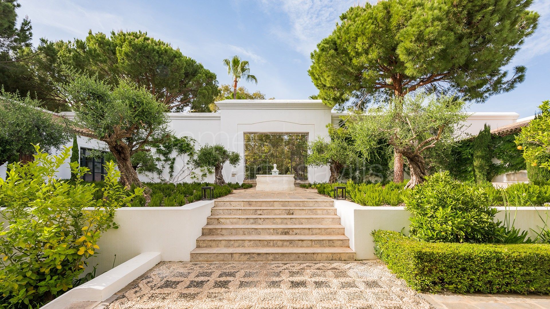 Cortijo El Olivo: Luxurious, Discrete and Elegant Villa wih views to the Almenara Golf Course