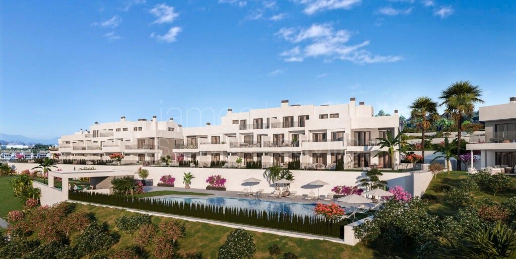 Encanto Moderno y Comodidad en La Alcaidesa: Nuevas Residencias con Vistas al Campo de Golf