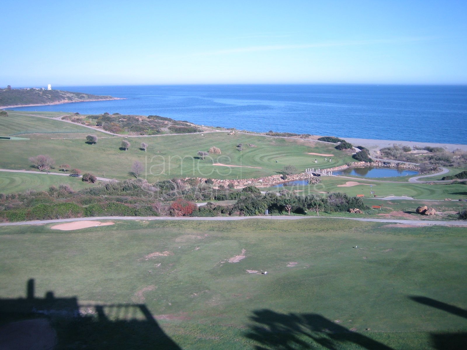 Encanto Moderno y Comodidad en La Alcaidesa: Nuevas Residencias con Vistas al Campo de Golf