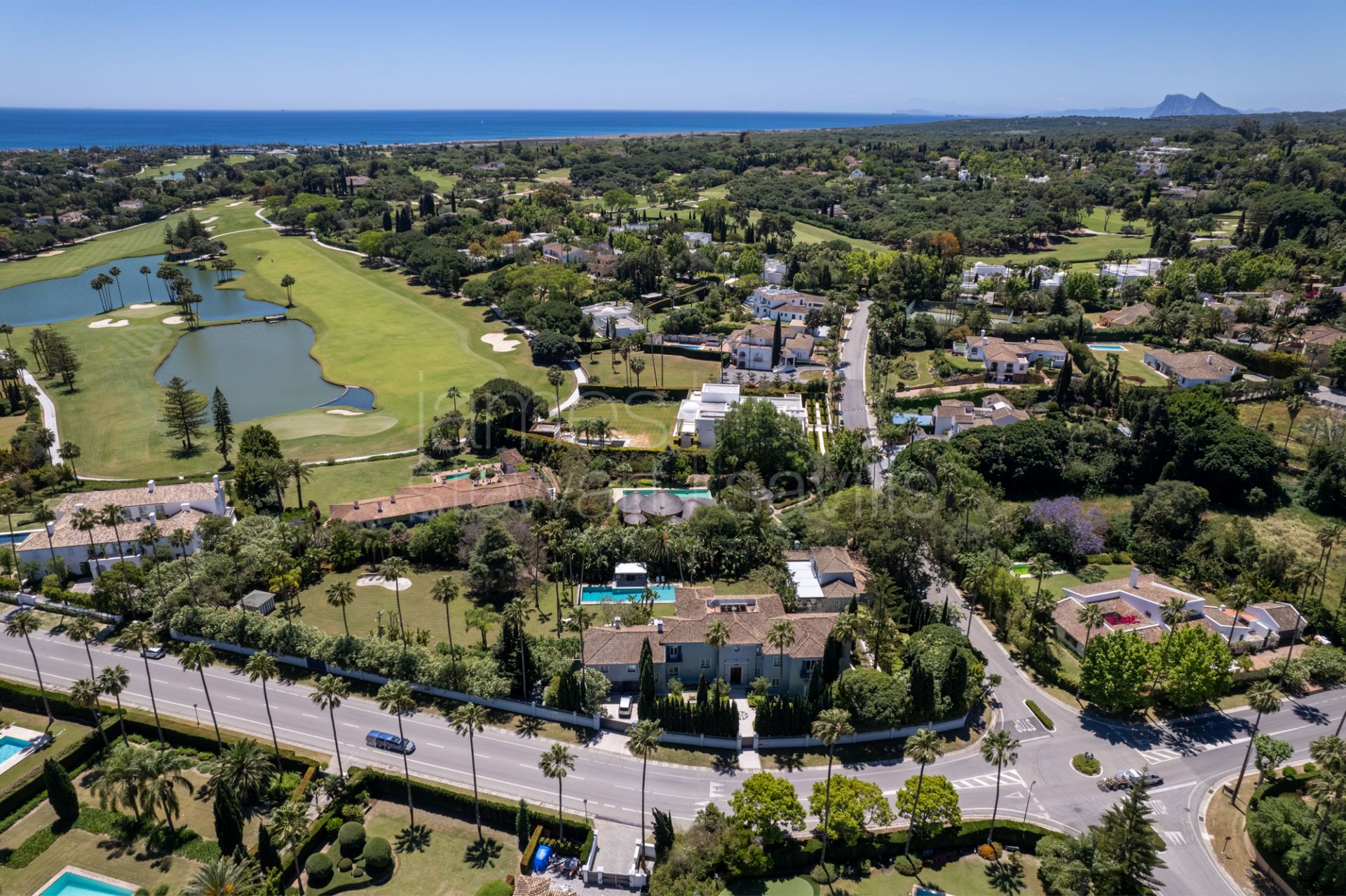 A Sotogrande icon with over 8,900m2 of flat garden