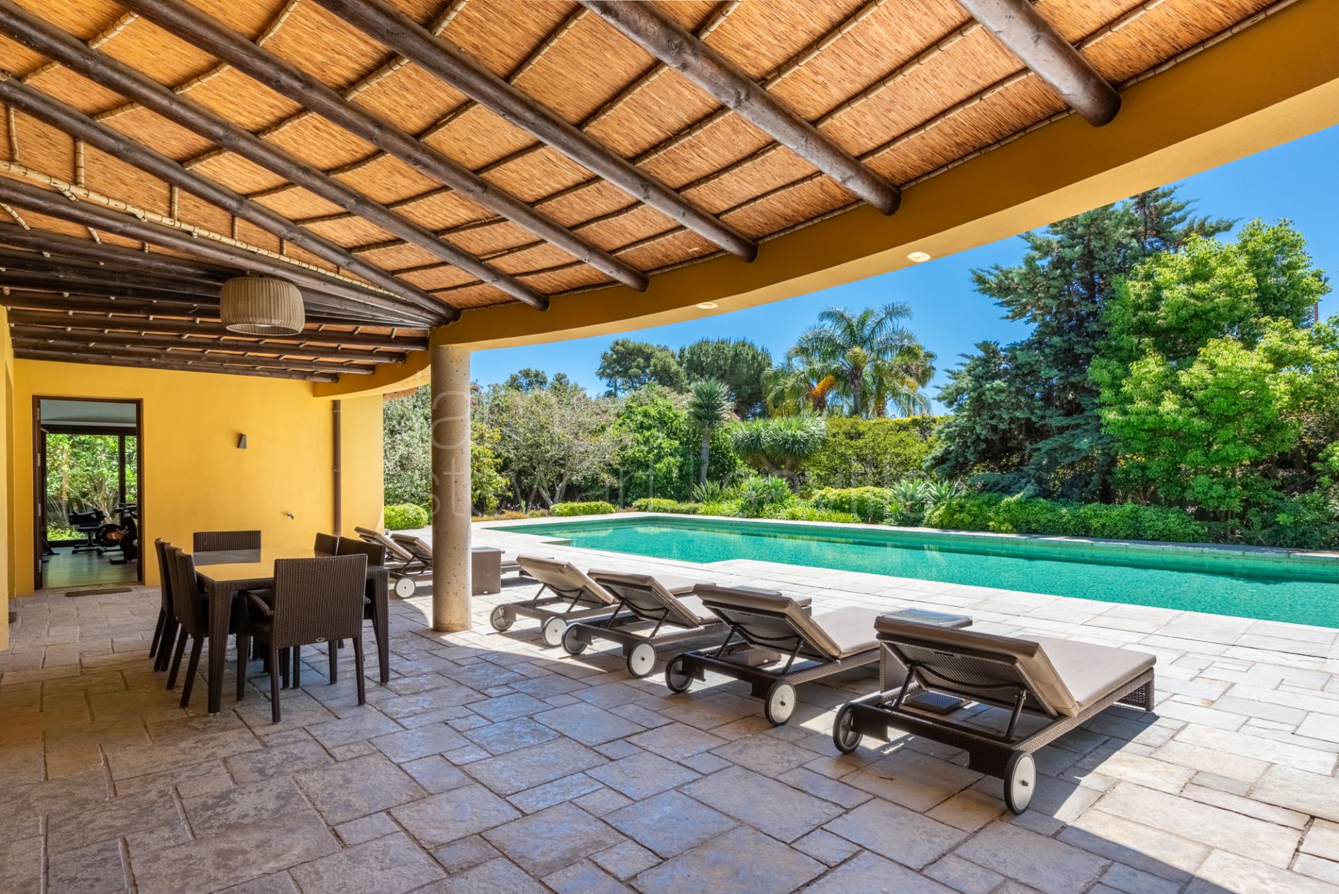 A Sotogrande icon with over 8,900m2 of flat garden