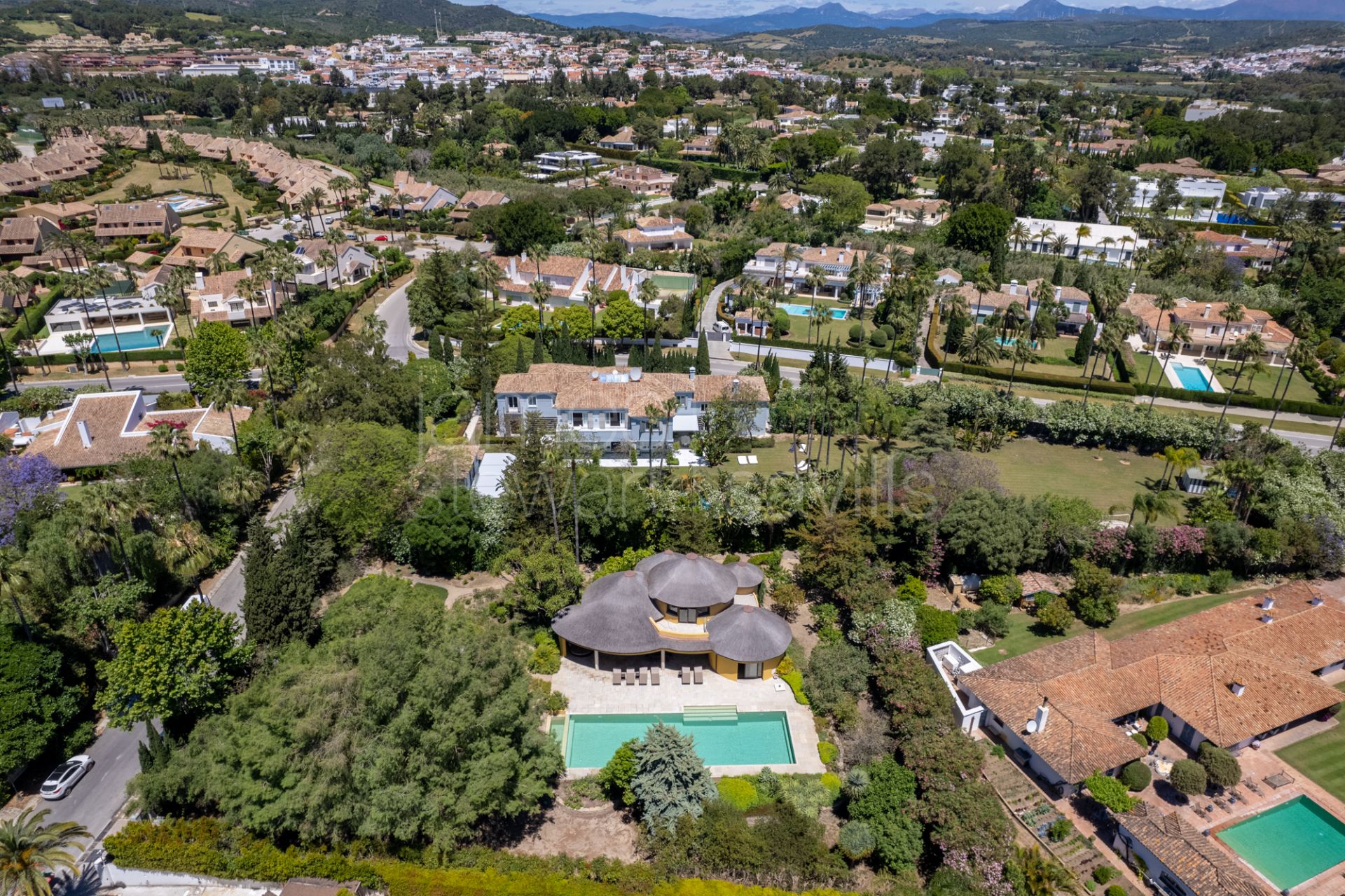 A Sotogrande icon with over 8,900m2 of flat garden