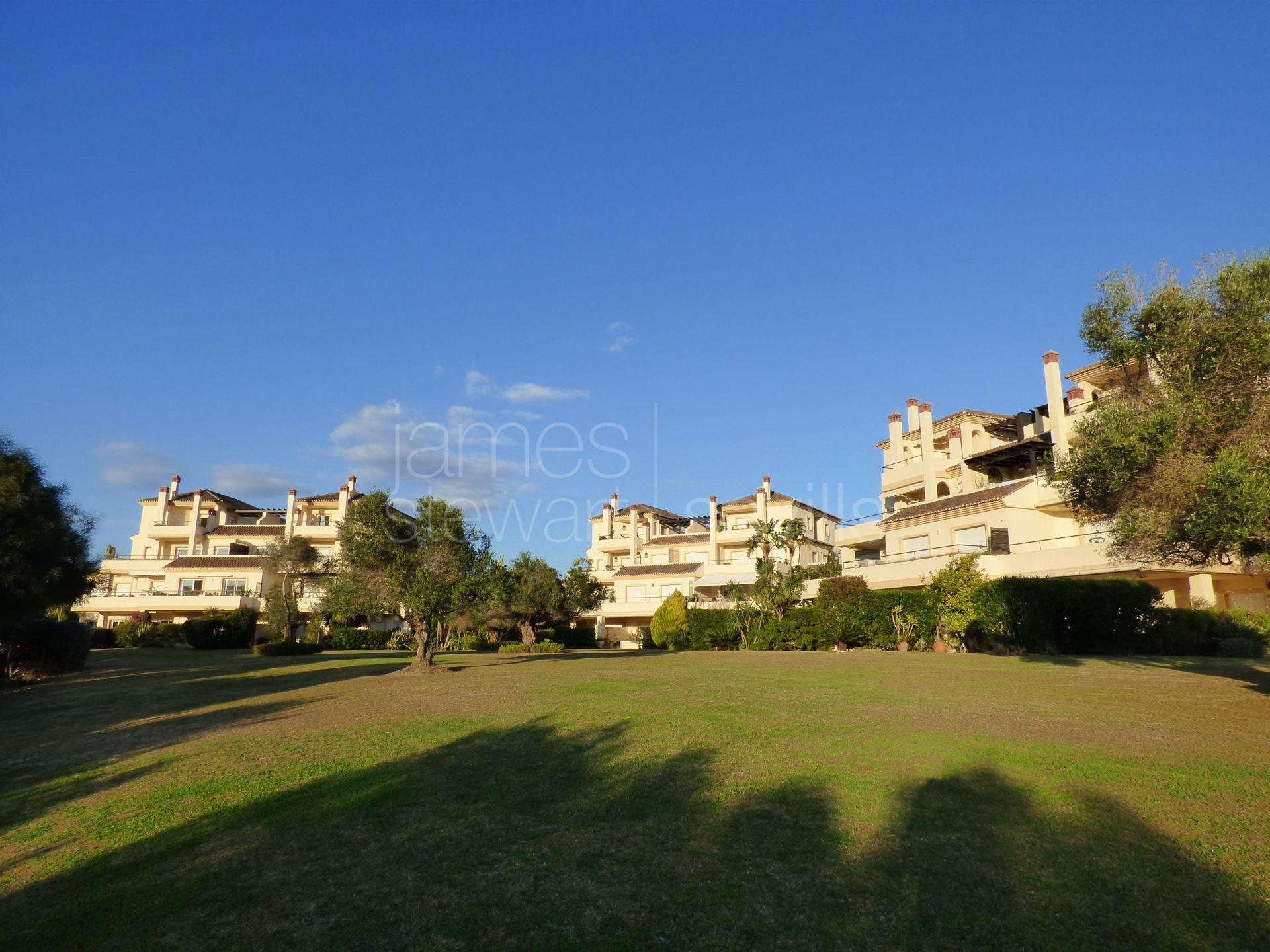 Apartamento amplio y luminoso en The Mansions, San Roque Club