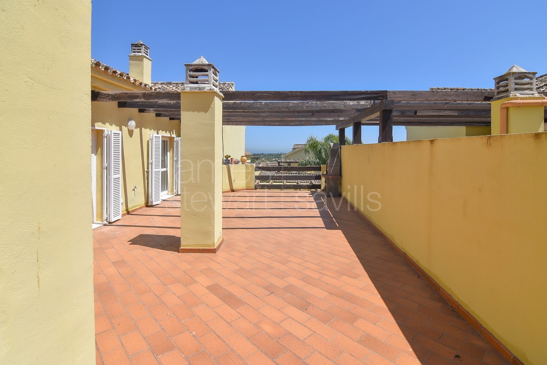 Great top floor apartment in the popular community of Hoyo 1 in Pueblo Nuevo de Guadiaro