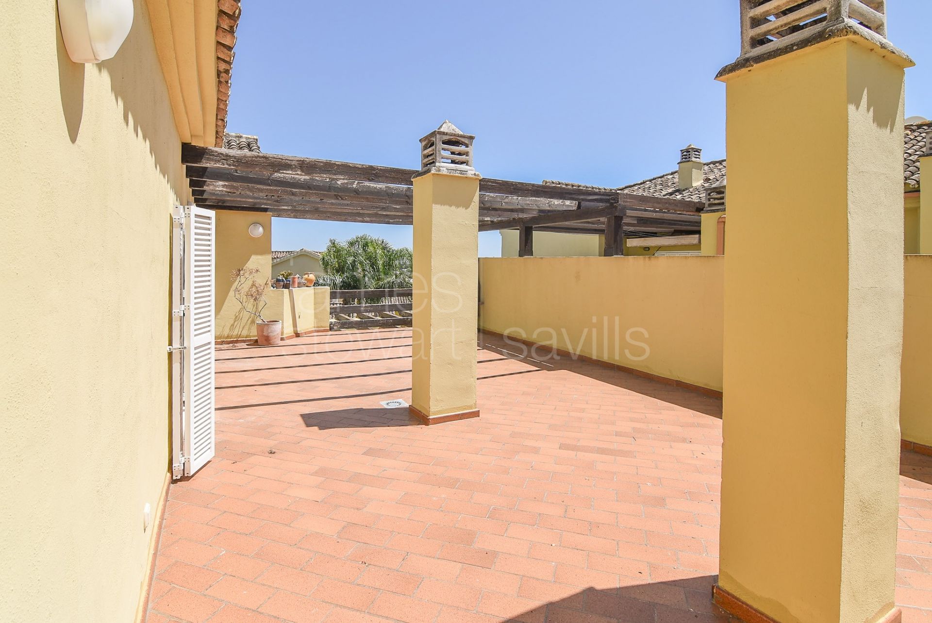 Great top floor apartment in the popular community of Hoyo 1 in Pueblo Nuevo de Guadiaro