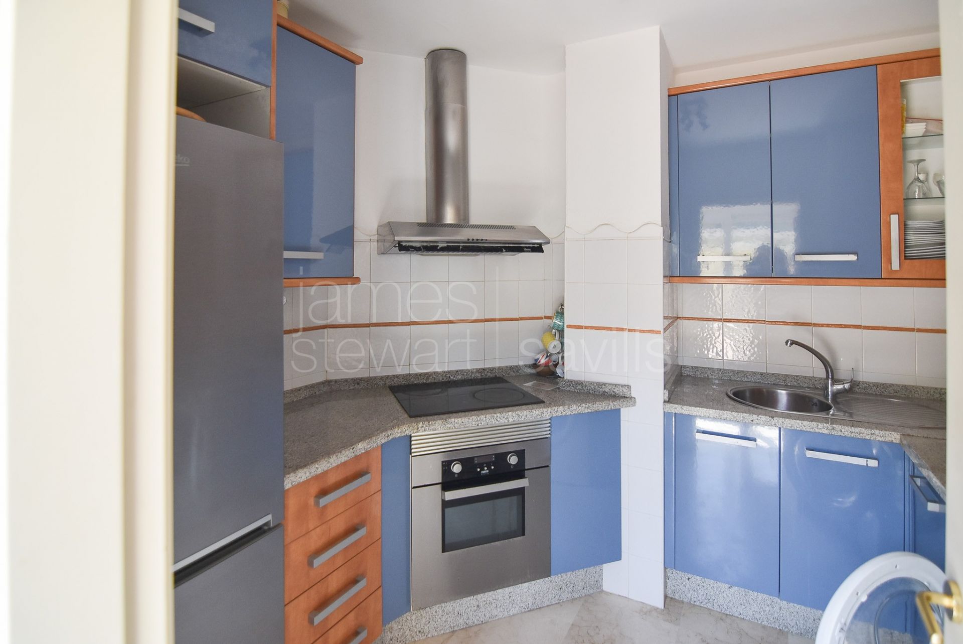 Gran apartamento en la popular comunidad de Hoyo 1 en Pueblo Nuevo de Guadiaro.