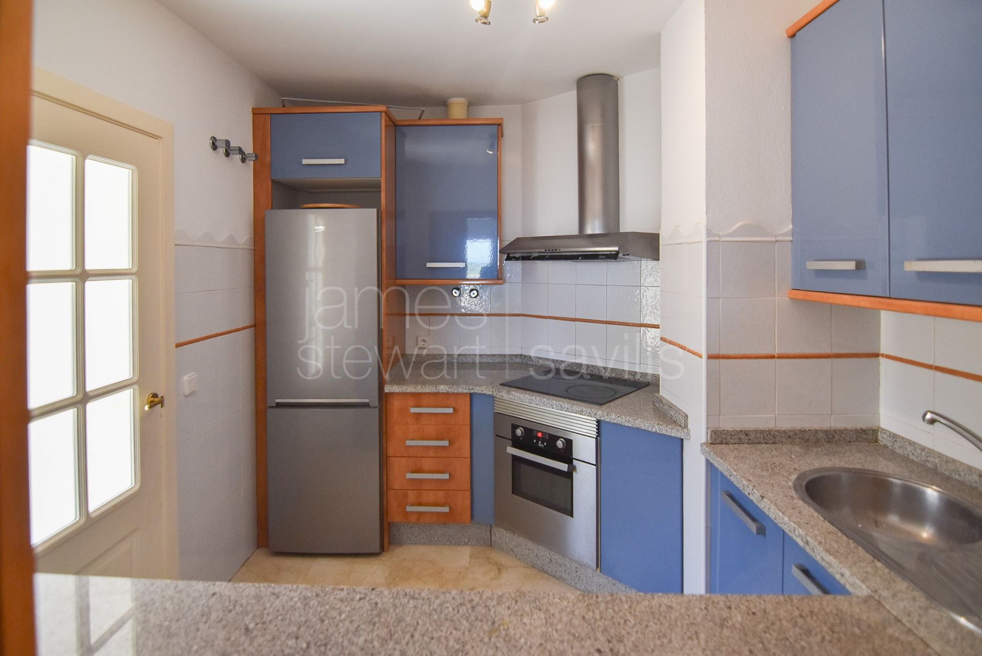 Gran apartamento en la popular comunidad de Hoyo 1 en Pueblo Nuevo de Guadiaro.