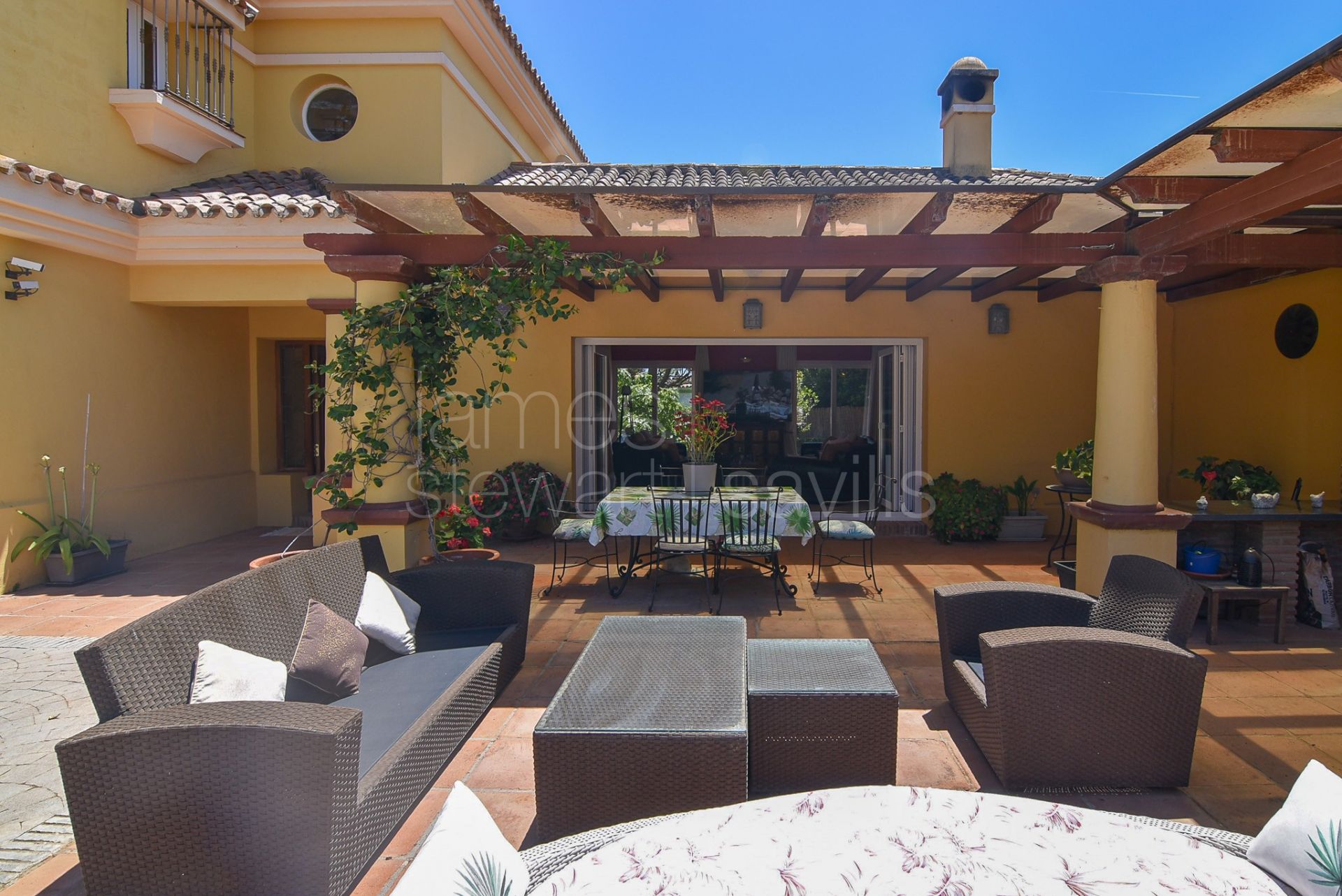 Serene Traditional Villa with Private Pool in Sotogrande Costa