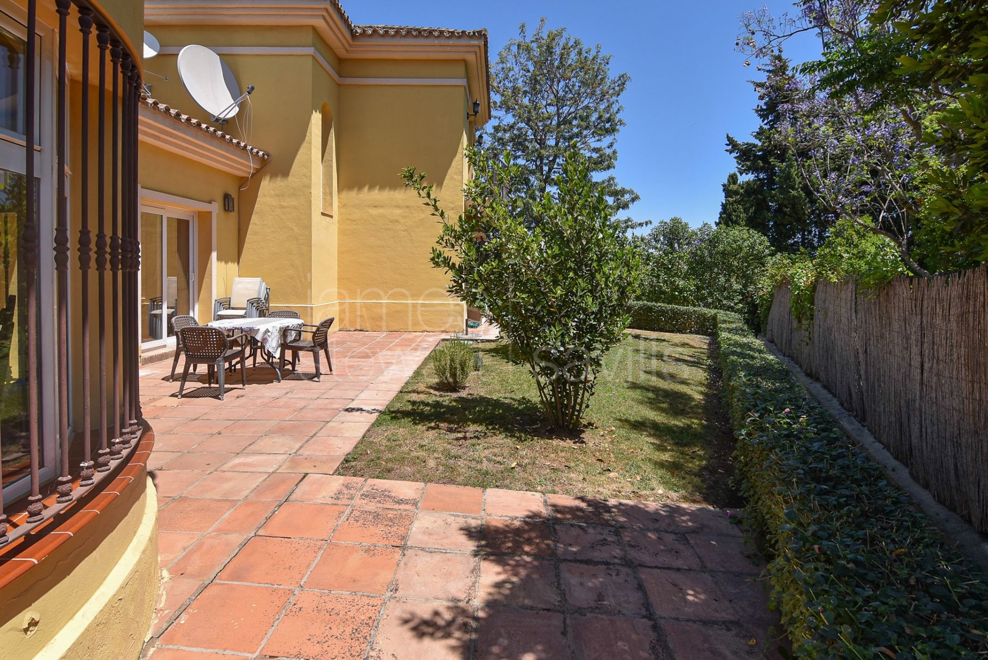 Serene Traditional Villa with Private Pool in Sotogrande Costa