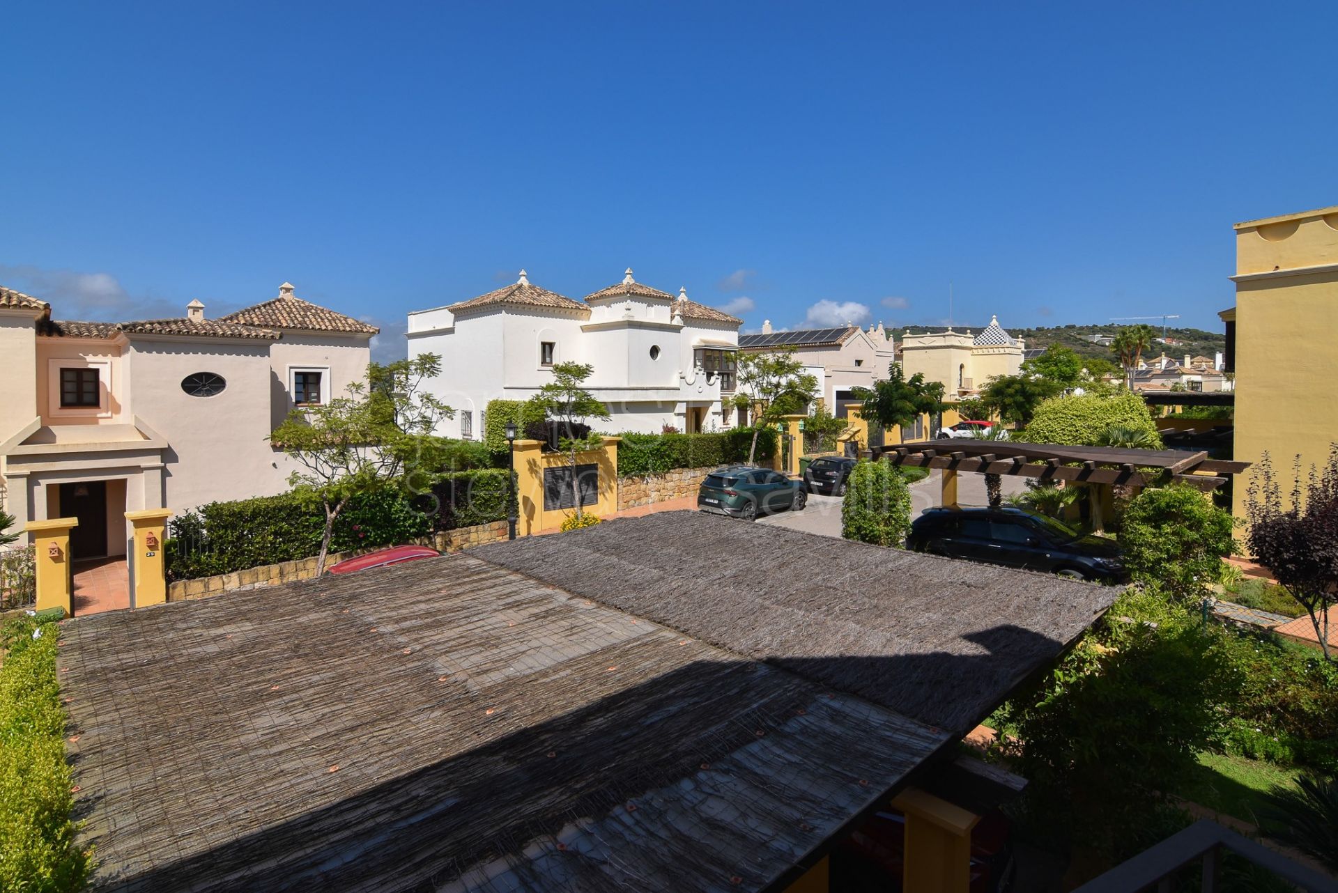 Charming Townhouse with Views and Private Garden in Cortijos de la Reserva