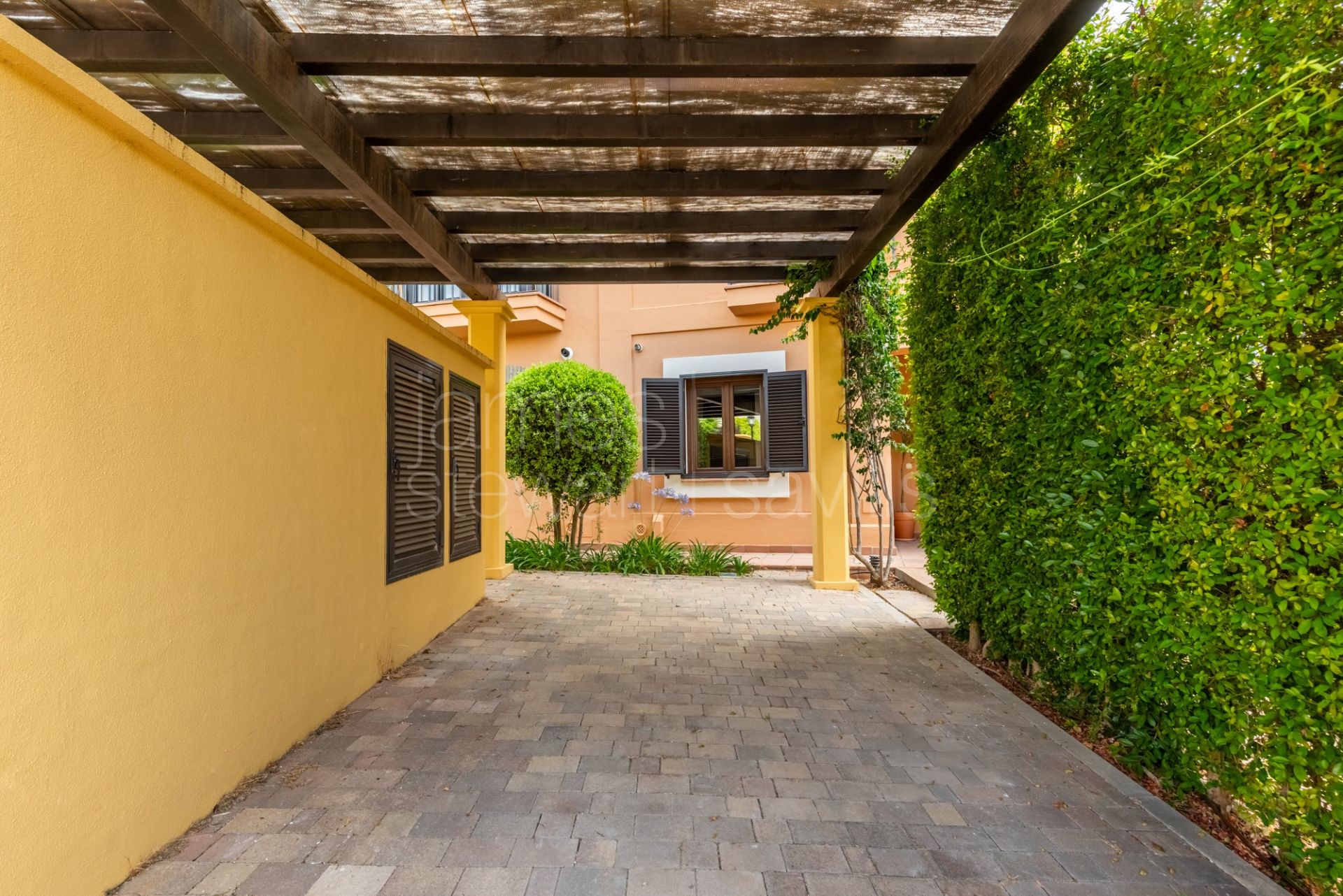 Casa Adosada recién reformada y amueblada con jardín privado en Cortijos de la Reserva