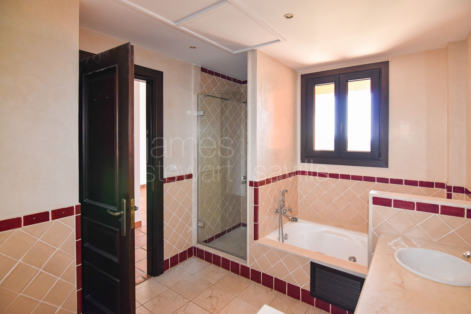 Charming Townhouse with Views and Private Garden in Cortijos de la Reserva