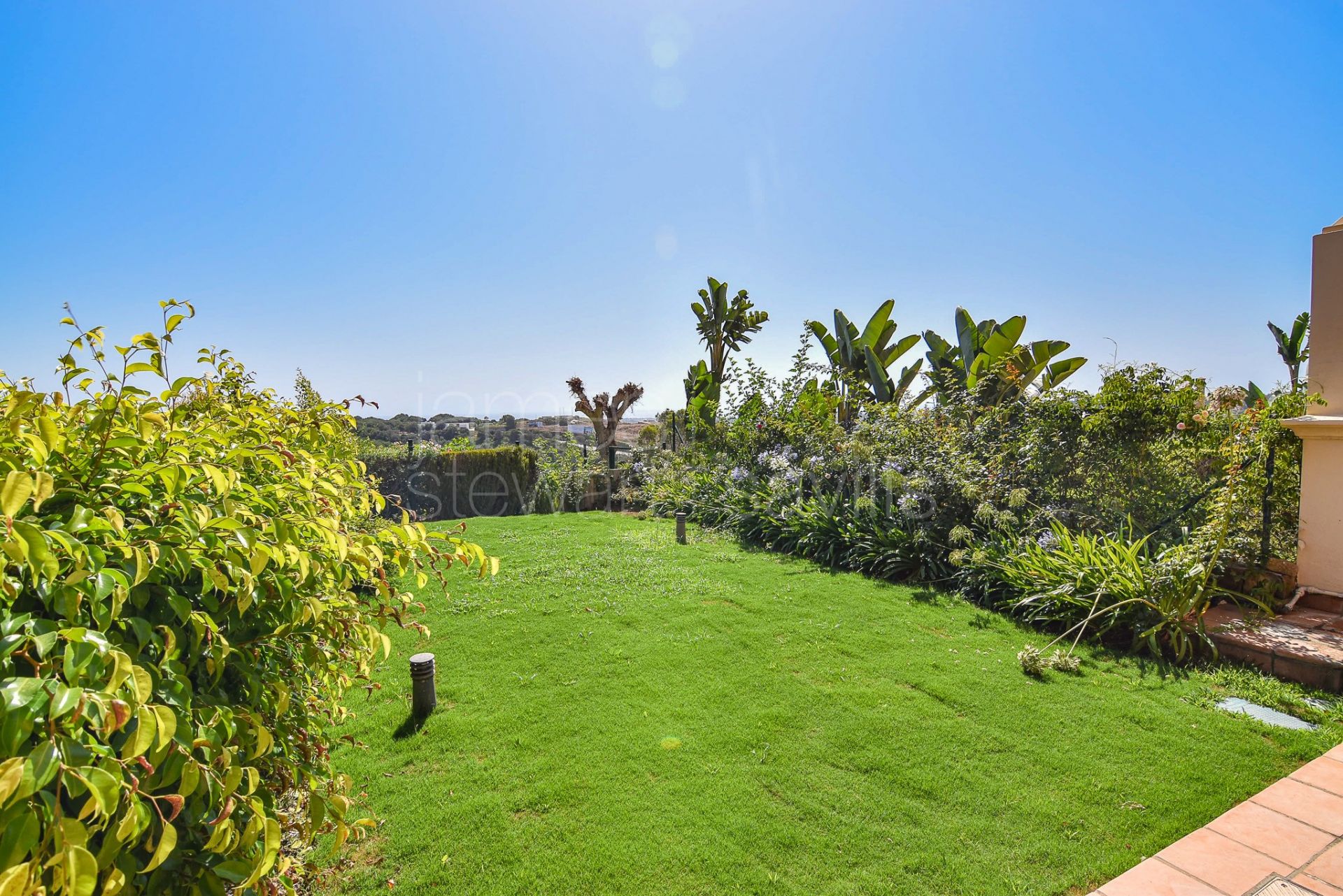 Charming Townhouse with Views and Private Garden in Cortijos de la Reserva