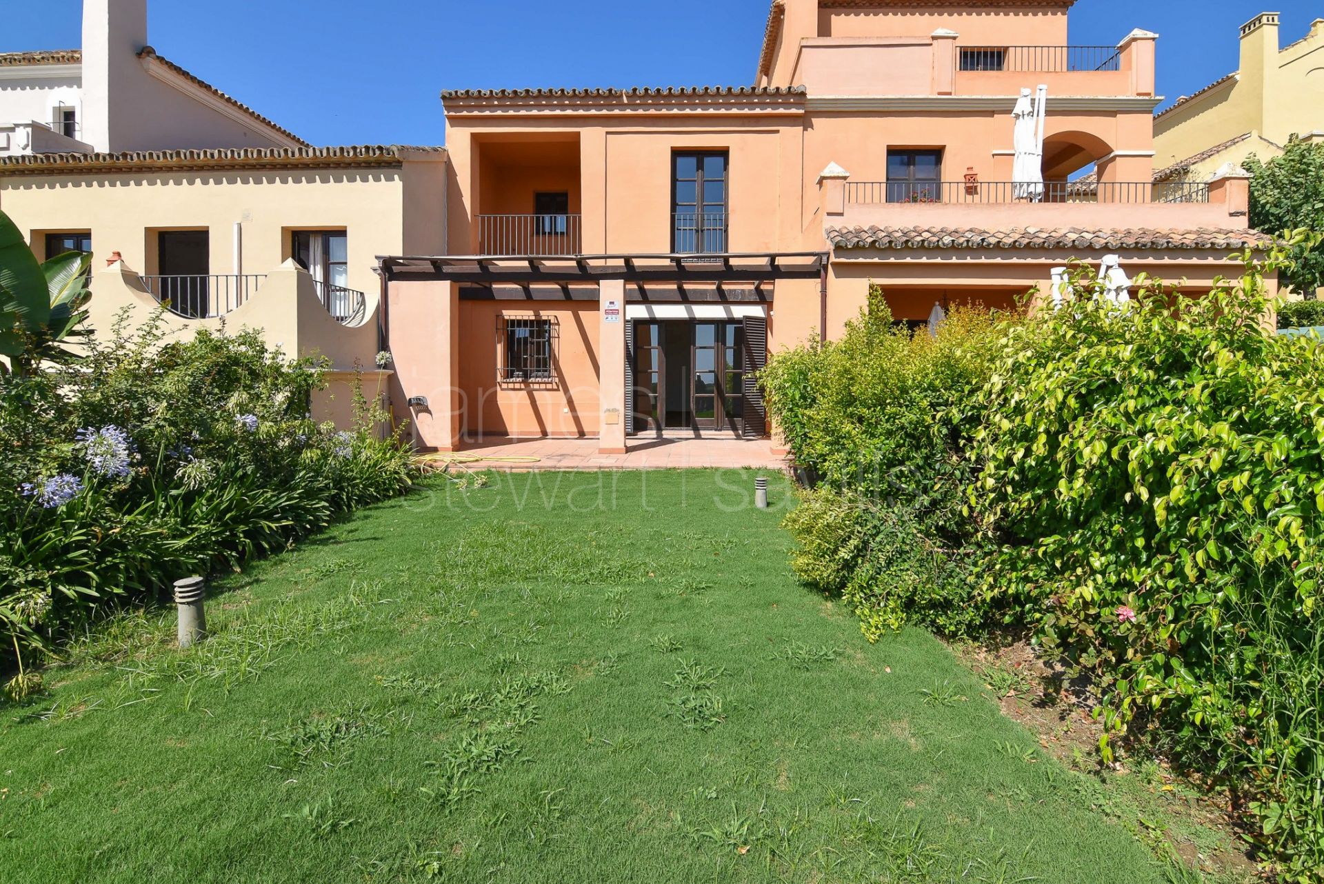 Charming Townhouse with Views and Private Garden in Cortijos de la Reserva