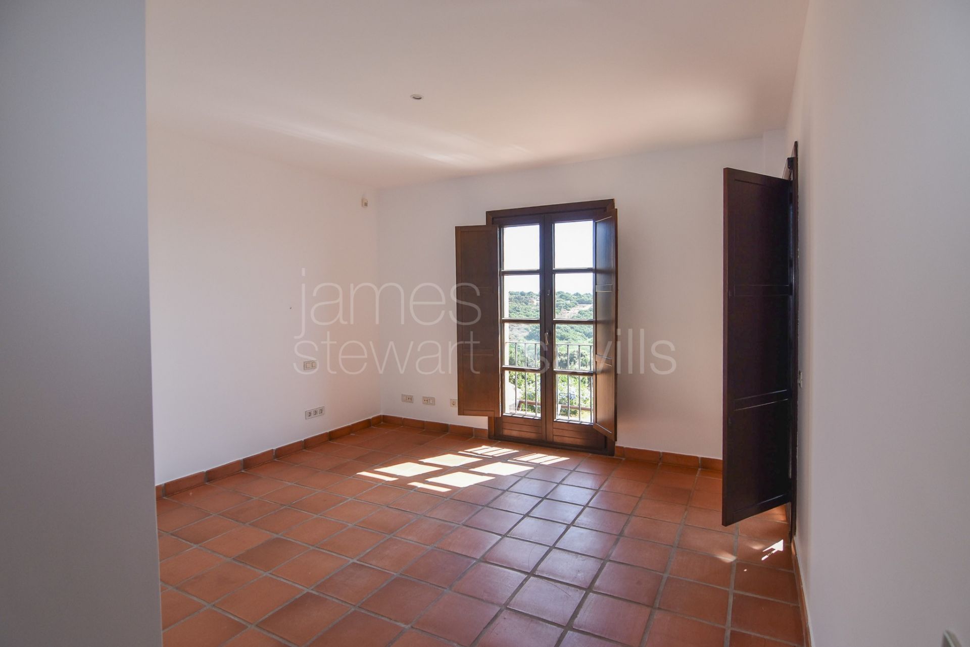 Charming Townhouse with Views and Private Garden in Cortijos de la Reserva