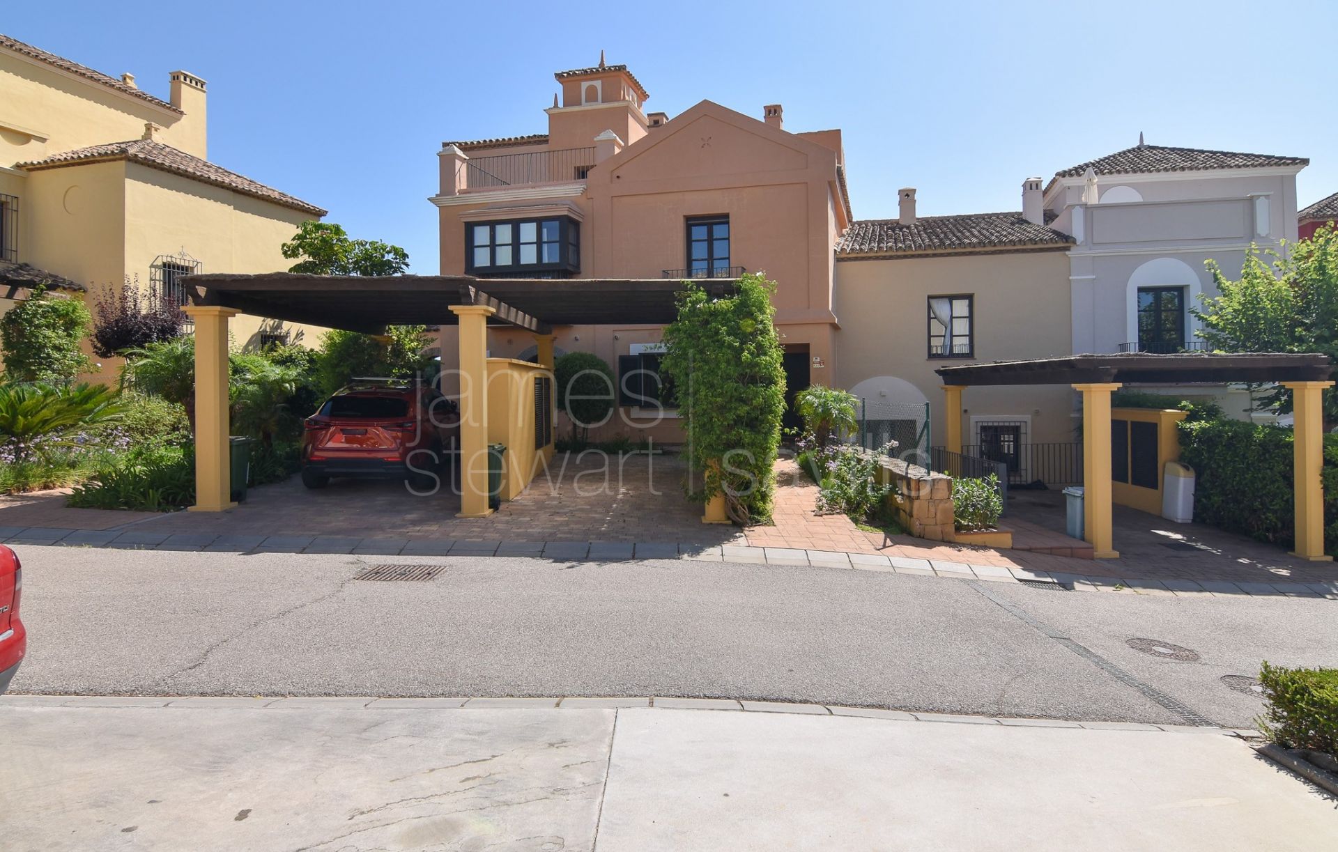 Charming Townhouse with Views and Private Garden in Cortijos de la Reserva
