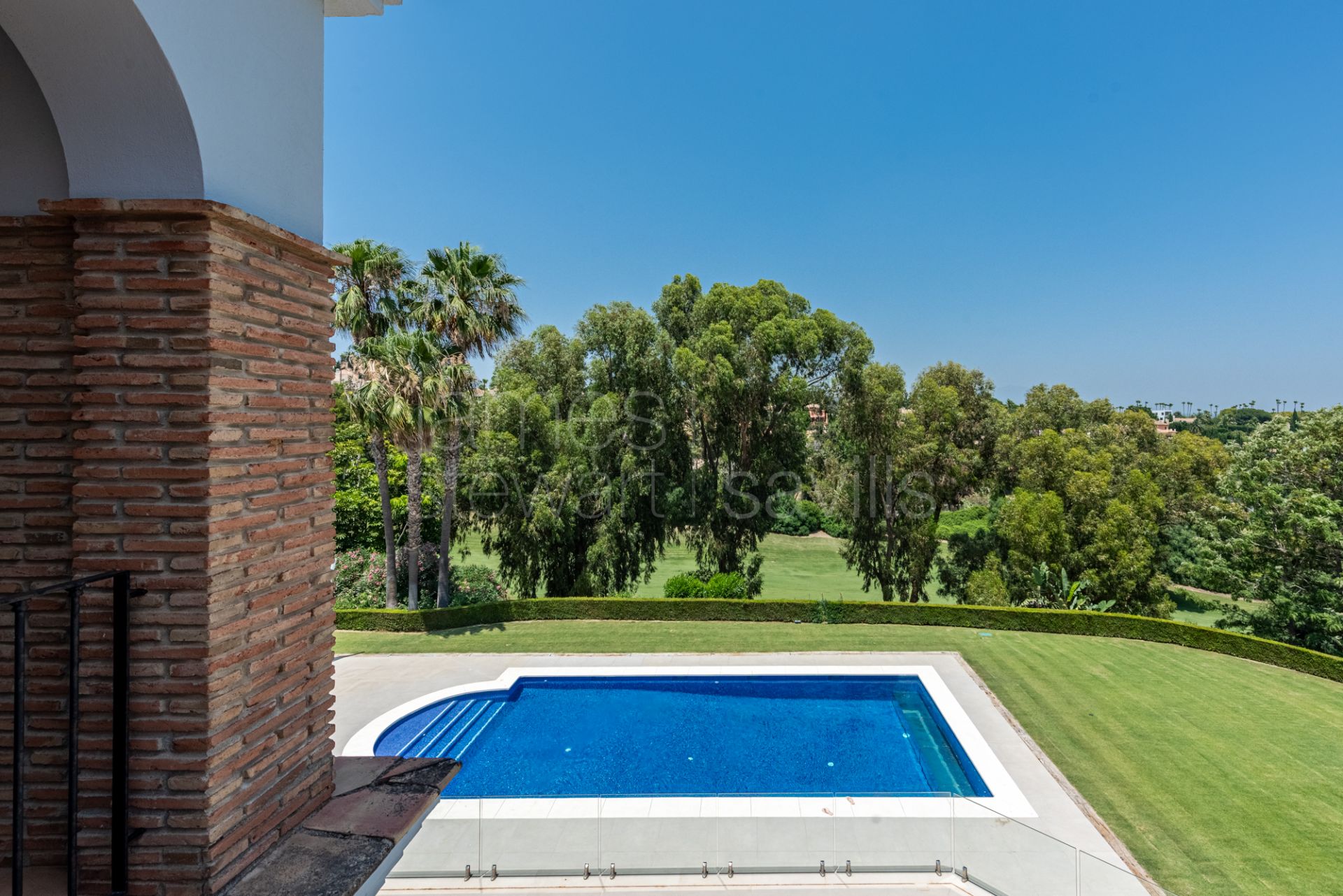 Elegant Golfside Villa with Sea Views in Almenara, Sotogrande Alto