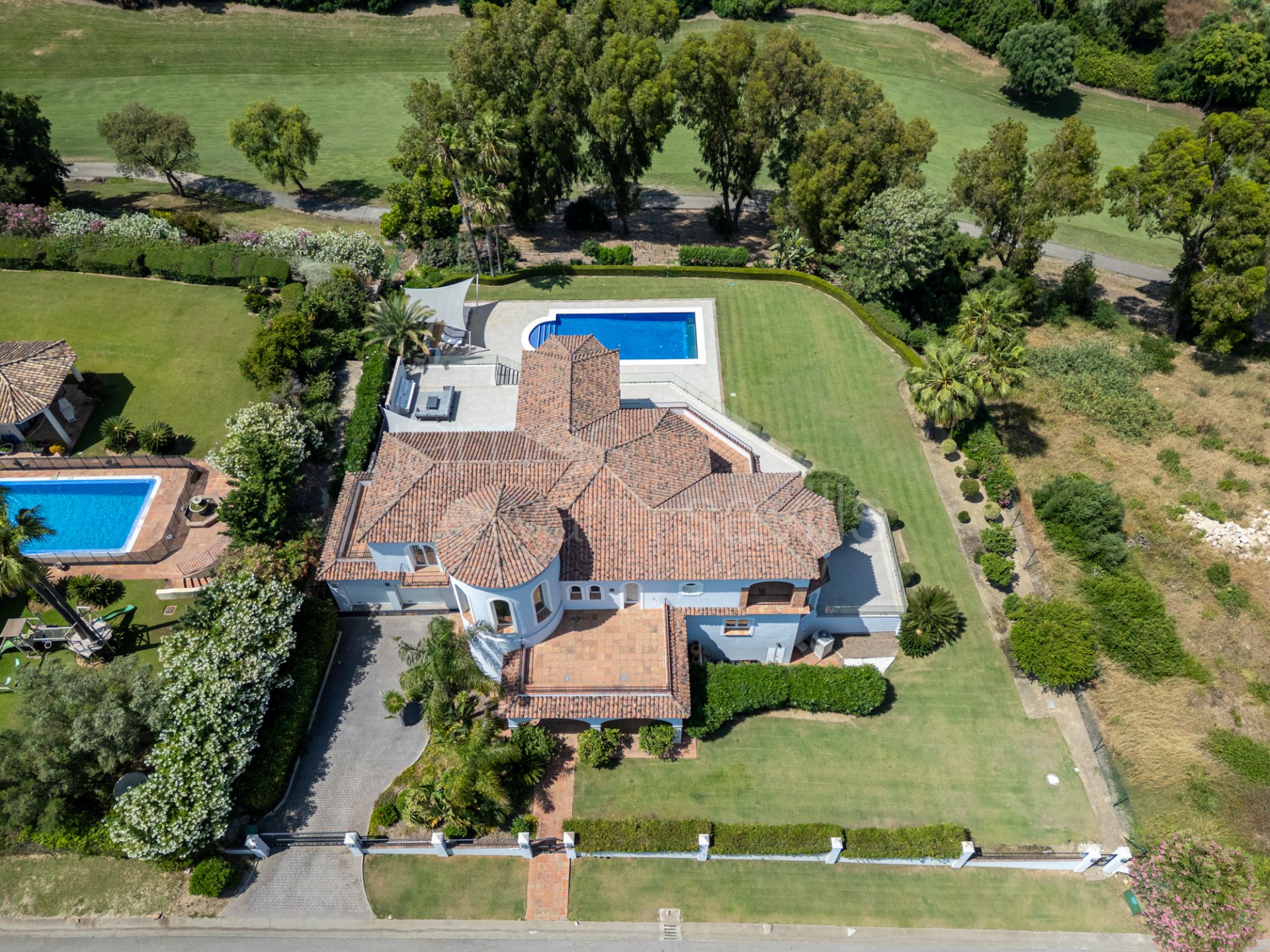 Elegant Golfside Villa with Sea Views in Almenara, Sotogrande Alto