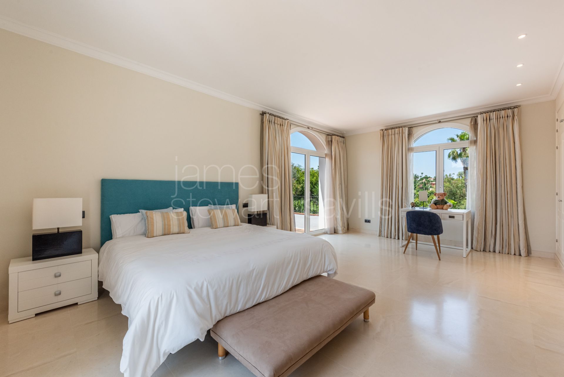 Elegant Golfside Villa with Sea Views in Almenara, Sotogrande Alto