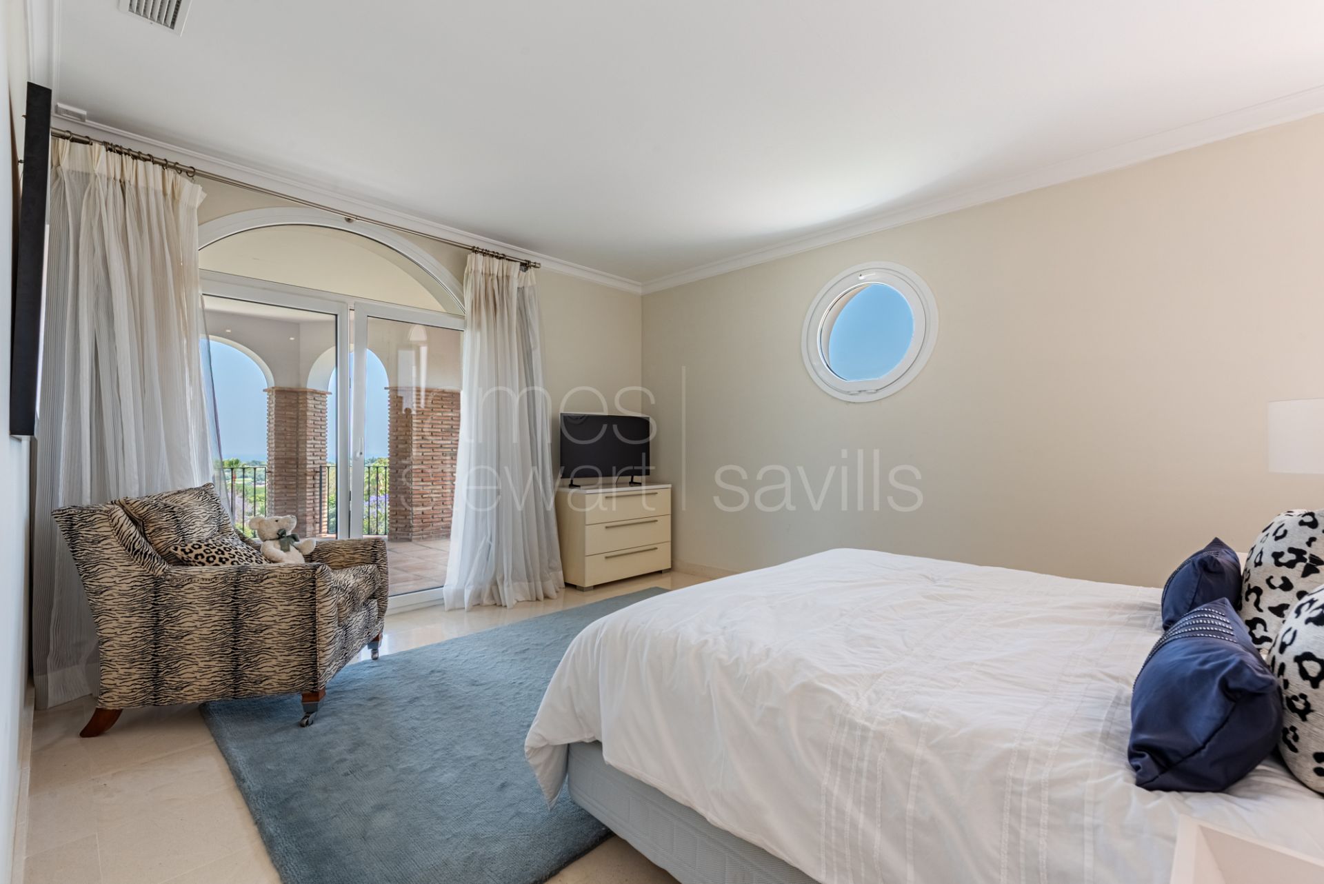 Elegant Golfside Villa with Sea Views in Almenara, Sotogrande Alto
