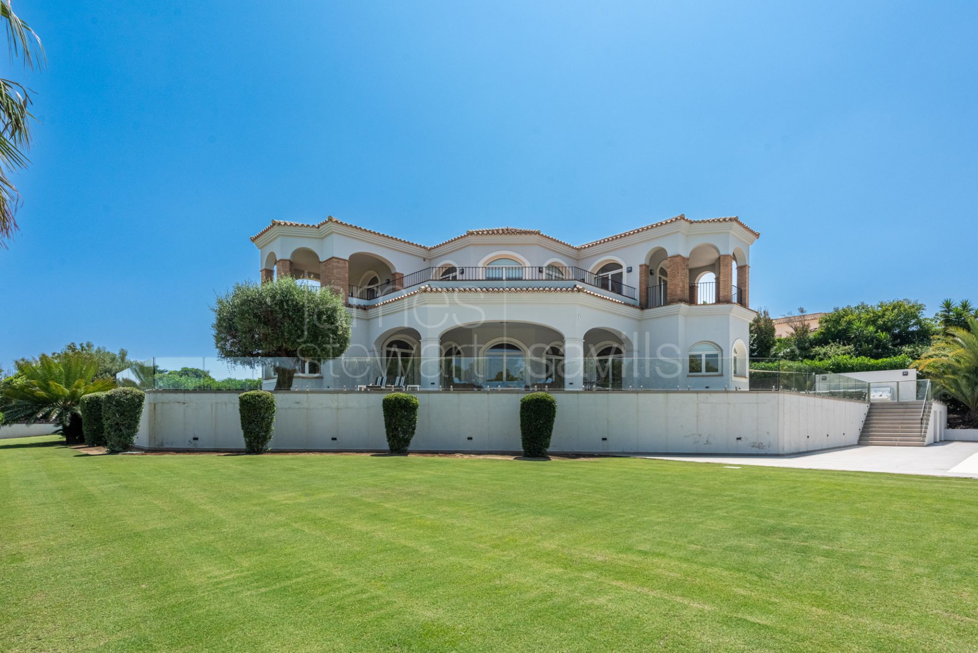 Elegant Golfside Villa with Sea Views in Almenara, Sotogrande Alto