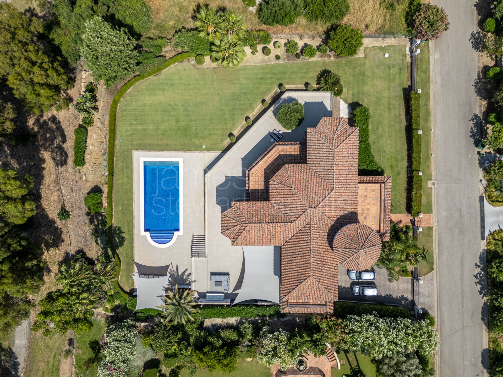Elegant Golfside Villa with Sea Views in Almenara, Sotogrande Alto