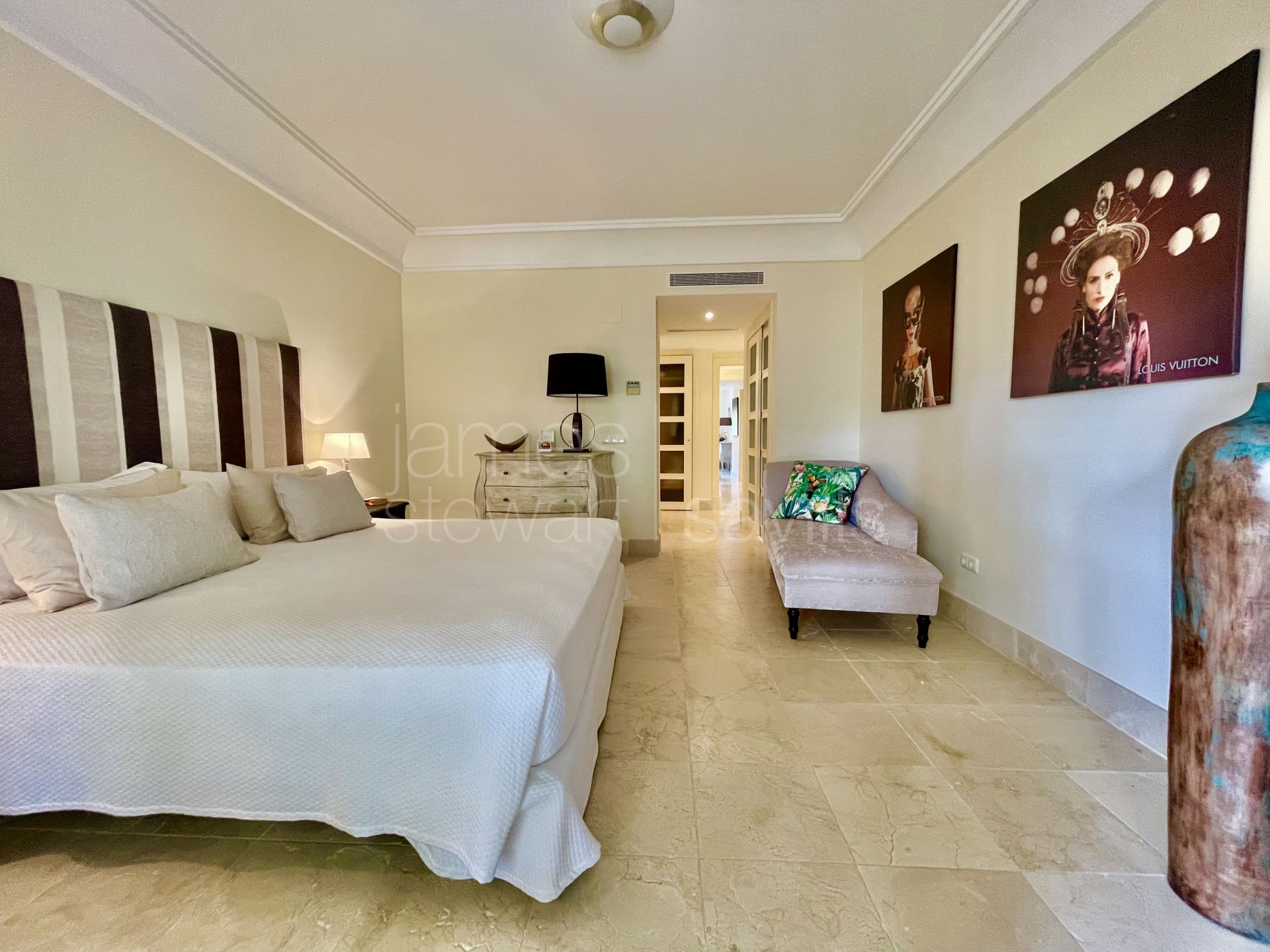 Elegante apartamento de 3 dormitorios en venta en Valgrande, Sotogrande
